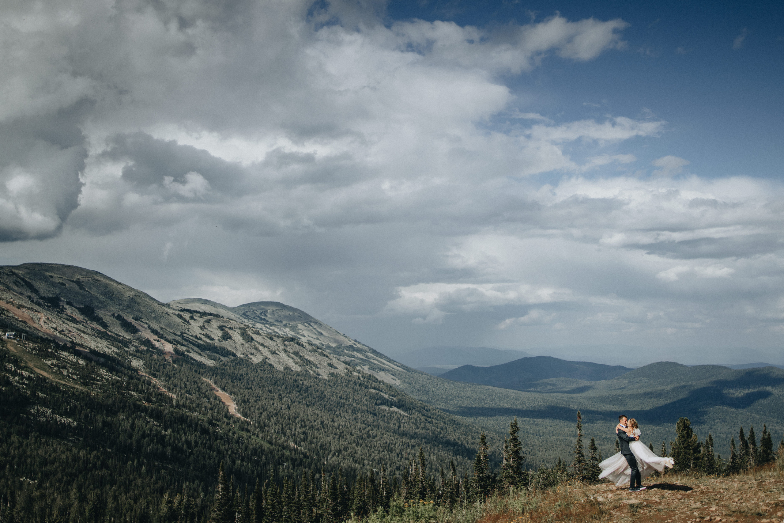 Mountain Wedding Photography in Portland, Seattle, Bend & Oregon Coast | Tonya & Sergey by Georgy Shishkin. Capturing Love in the Heart of the Pacific Northwes