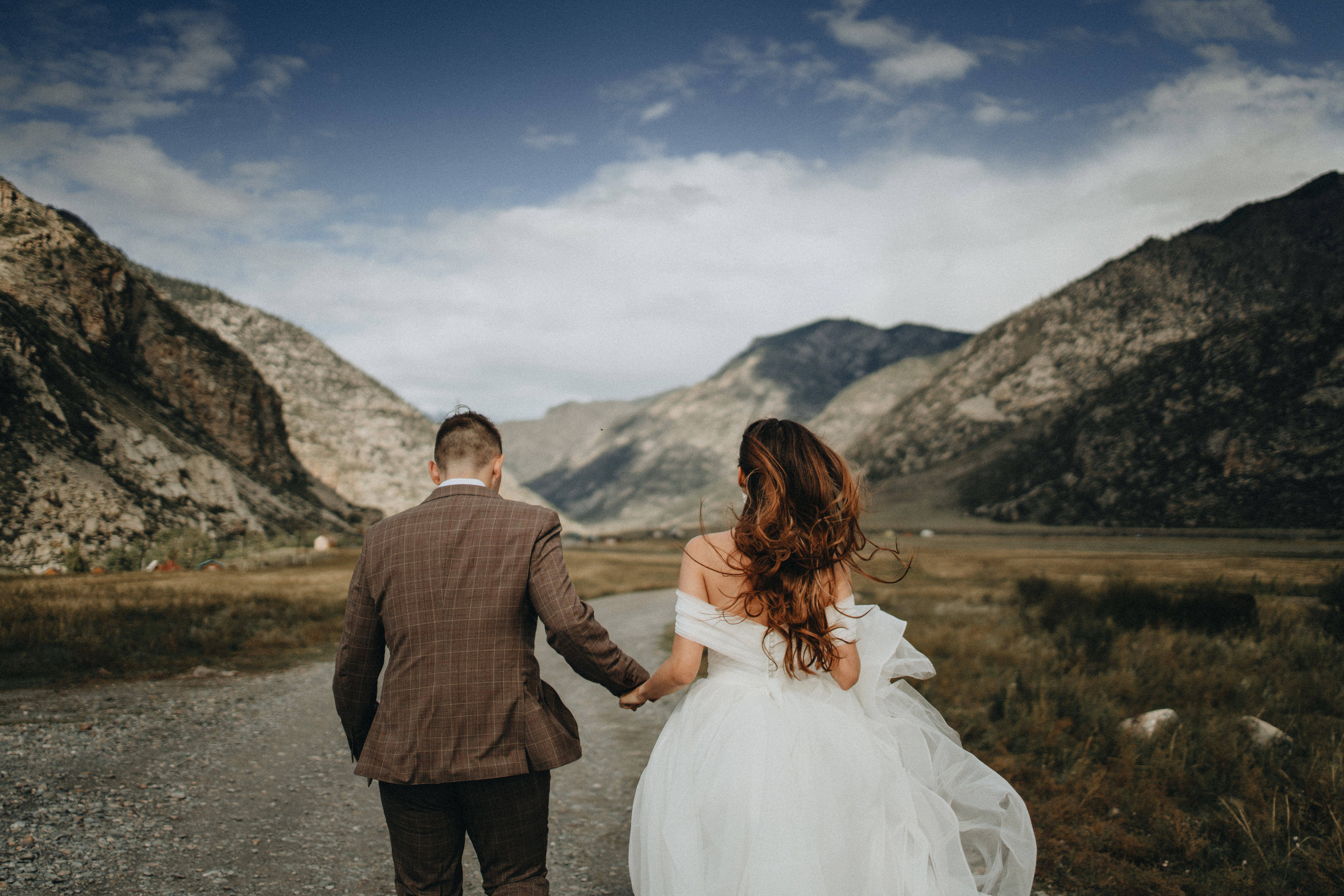 Portland, Seattle, Bend & Oregon Coast Elopement Photography | Alex & Michael's Mountain Wedding by Georgy Shishkin. Capturing Love in the Heart of the Pacific Northwes