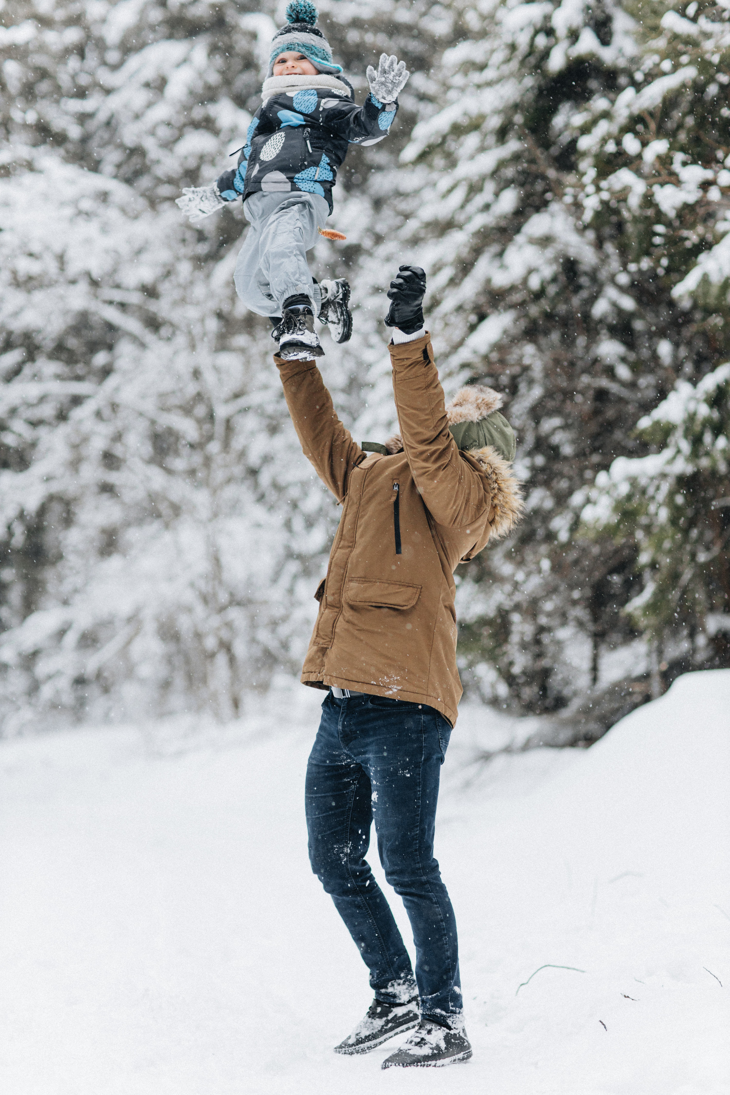 Capture the Warmth of Winter with Family Photography in Portland, Seattle, Bend & Oregon Coast | Georgy Shishkin. Capturing Love in the Heart of the Pacific Northwes