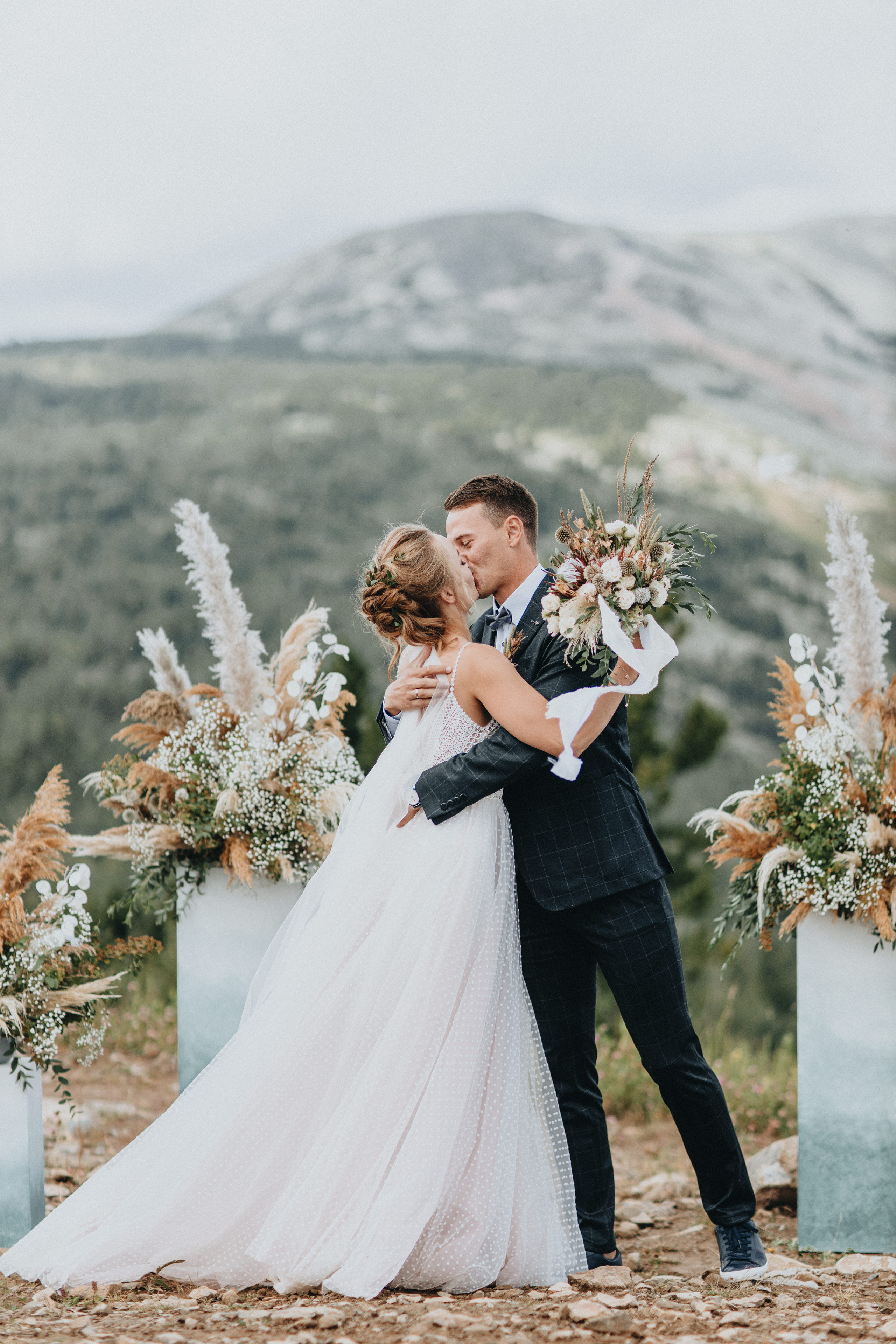 Mountain Wedding Photography in Portland, Seattle, Bend & Oregon Coast | Tonya & Sergey by Georgy Shishkin. Capturing Love in the Heart of the Pacific Northwes