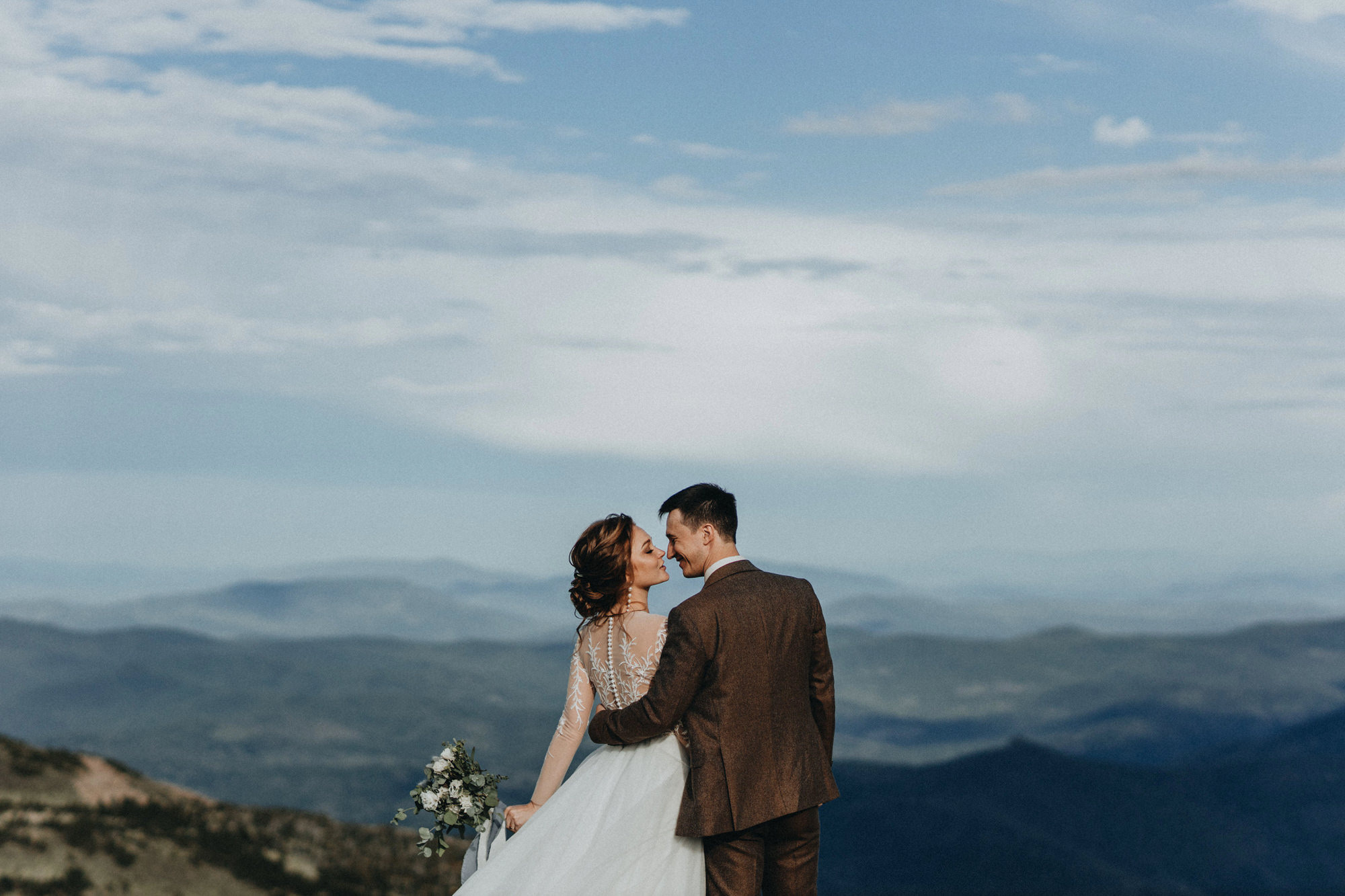 Kate & Ilya's Mountain Elopement | Georgy Shishkin Photography in Portland, Seattle, Bend & Oregon Coast. Capturing Love in the Heart of the Pacific Northwes