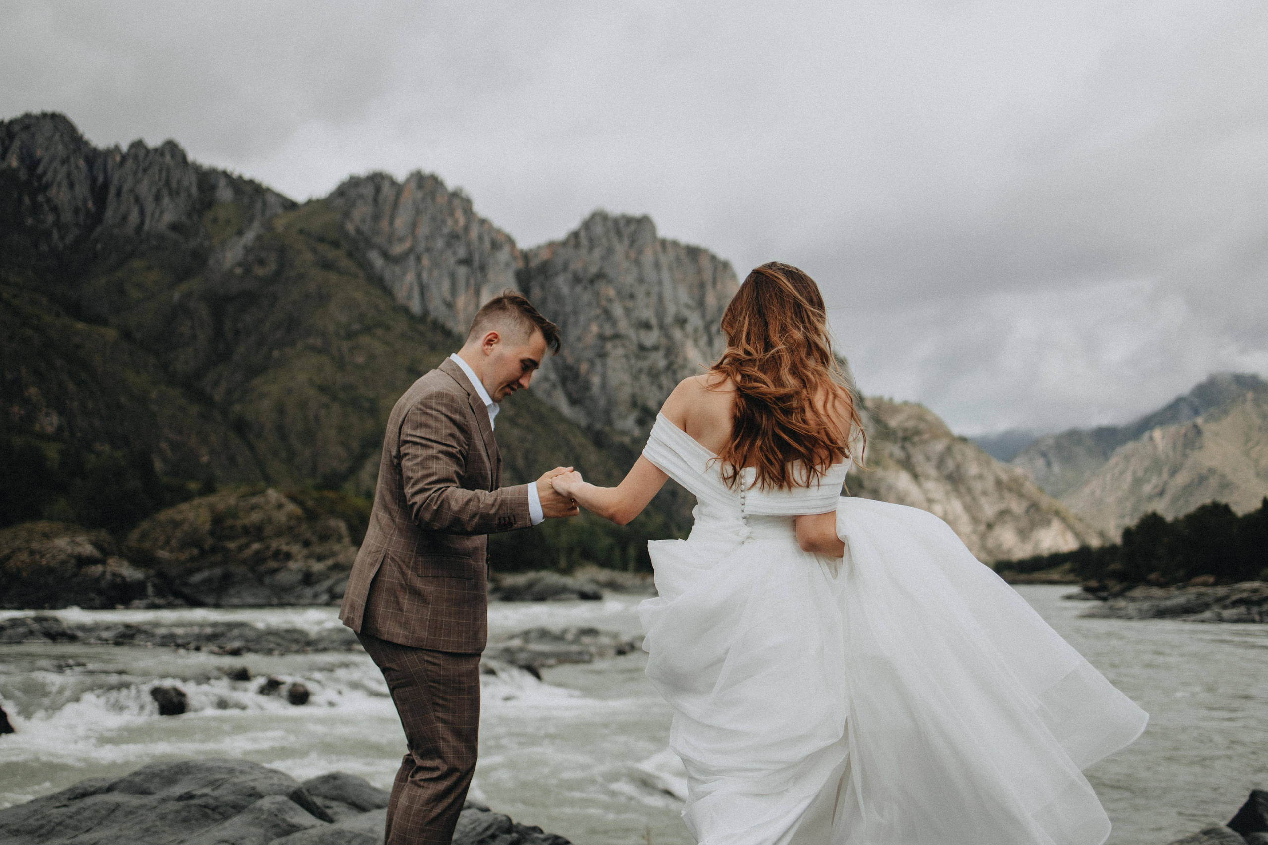 Portland, Seattle, Bend & Oregon Coast Elopement Photography | Alex & Michael's Mountain Wedding by Georgy Shishkin. Capturing Love in the Heart of the Pacific Northwes