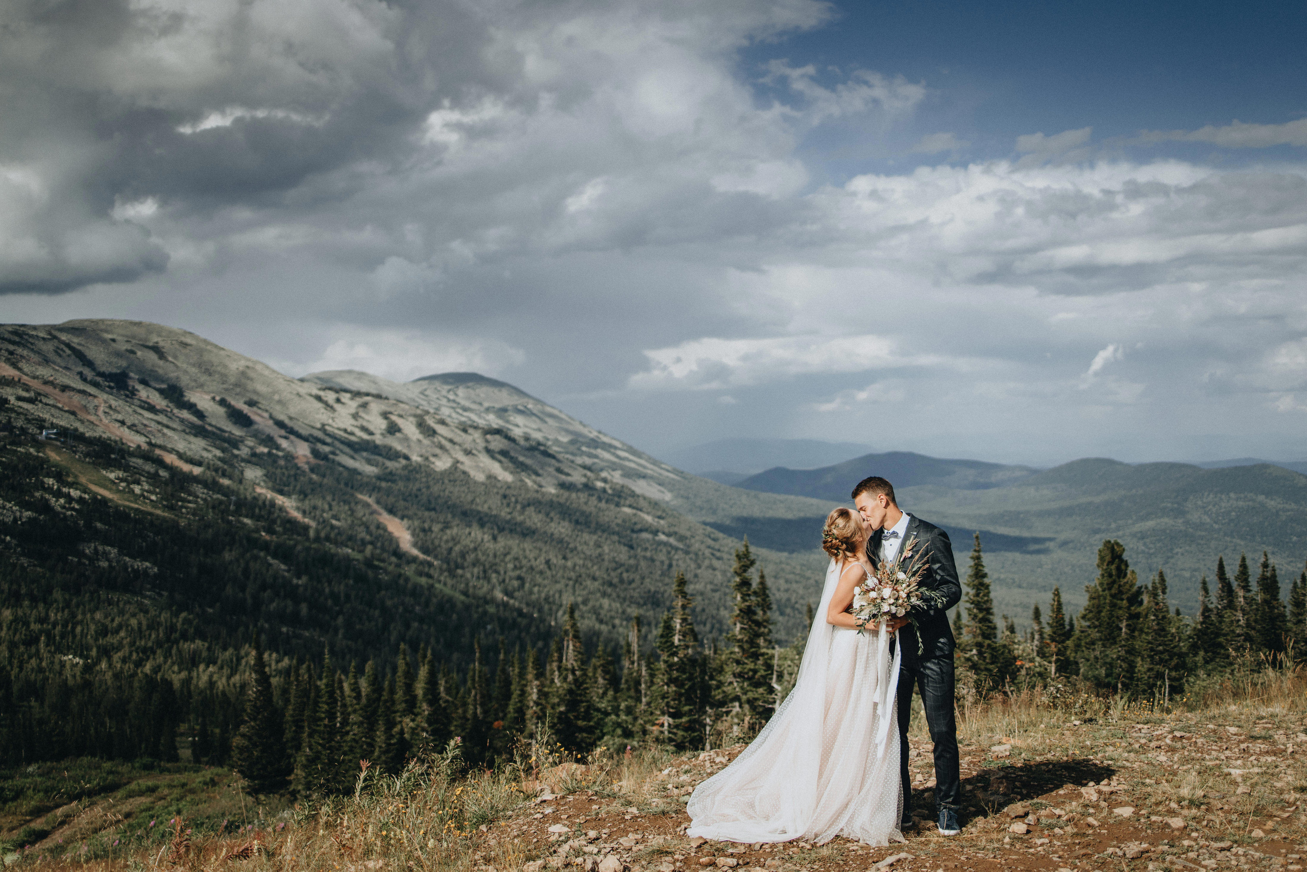 Mountain Wedding Photography in Portland, Seattle, Bend & Oregon Coast | Tonya & Sergey by Georgy Shishkin. Capturing Love in the Heart of the Pacific Northwes