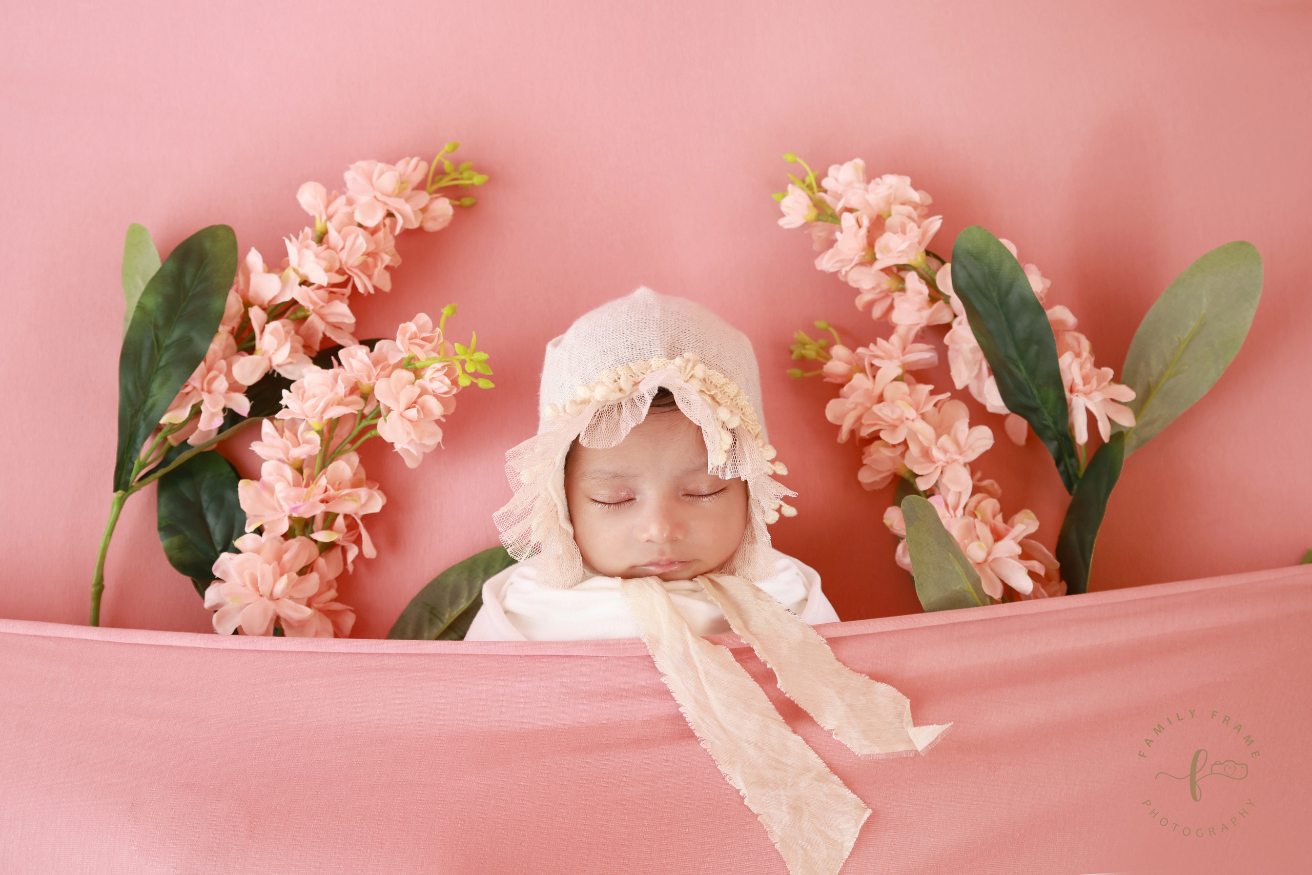 NEWBORN PHOTOGRAPHY. HOME