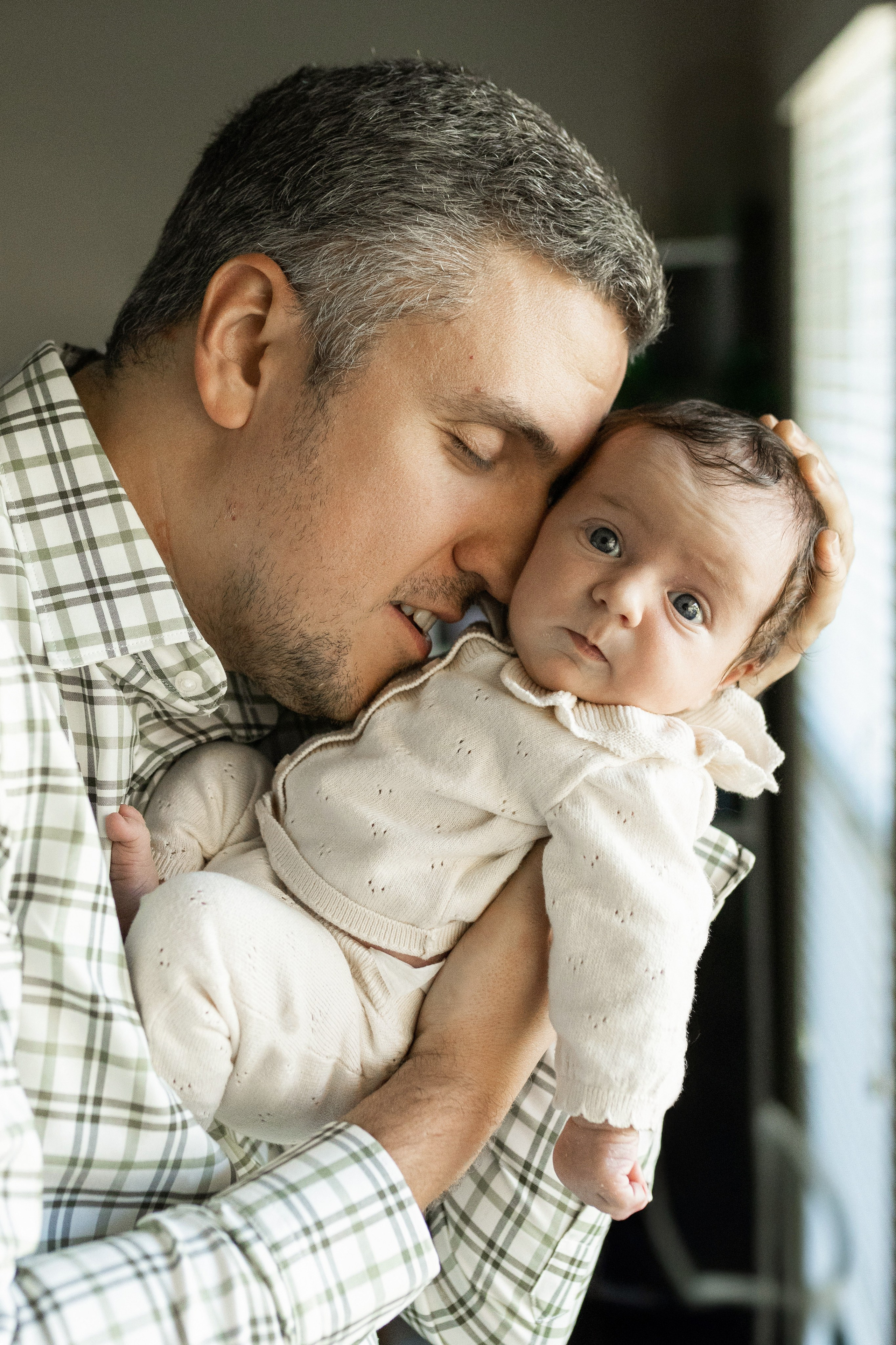 Newborn Lifestyle. Family photographer in Bay Area, California