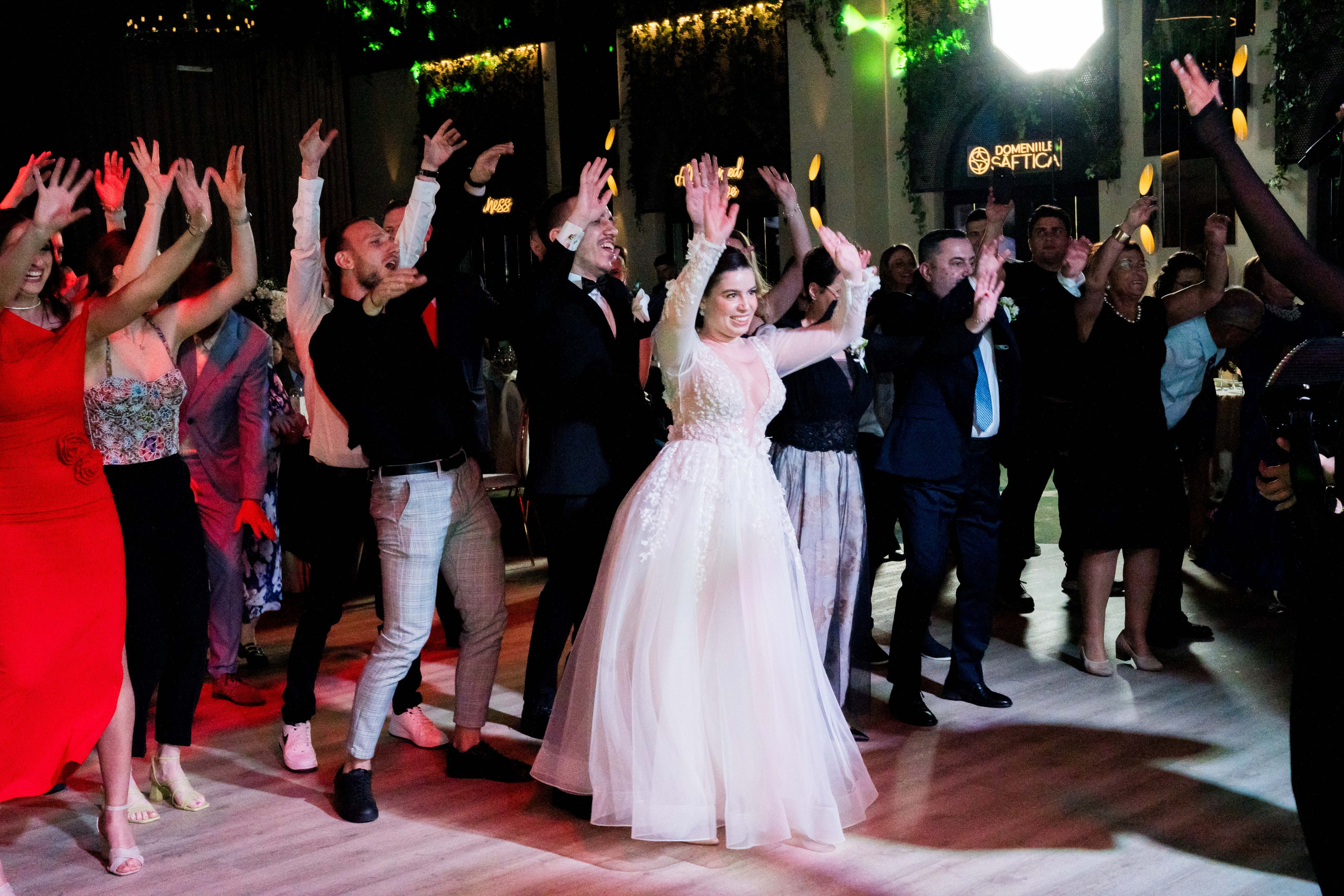 PARTY. Gabriel Florea — Fotograf nuntă București