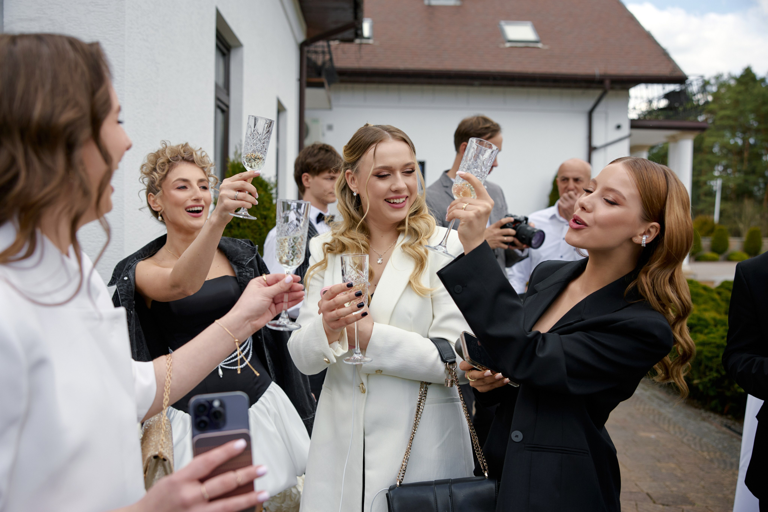 Natalia & Roman. Dworek przy lesie. Fotograf ślubny i rodzinny w Krakowie Yana Klymova