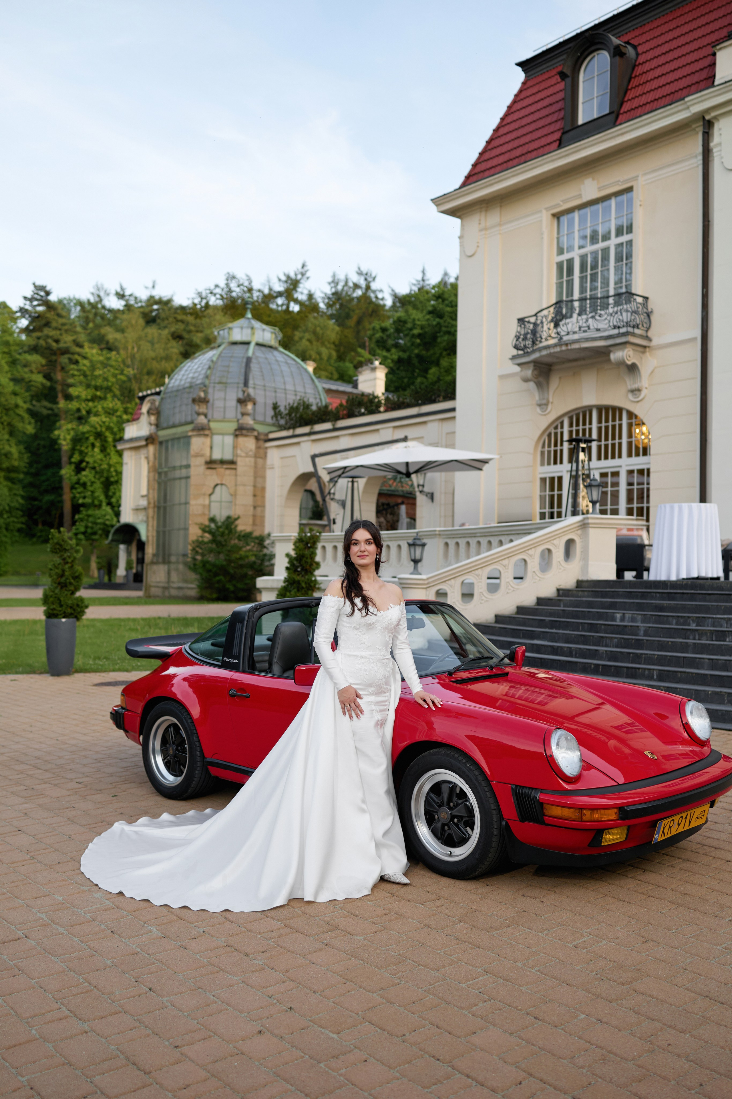 Wiktoria & Kacper. Pałac Goetz. Fotograf ślubny i rodzinny w Krakowie Yana Klymova
