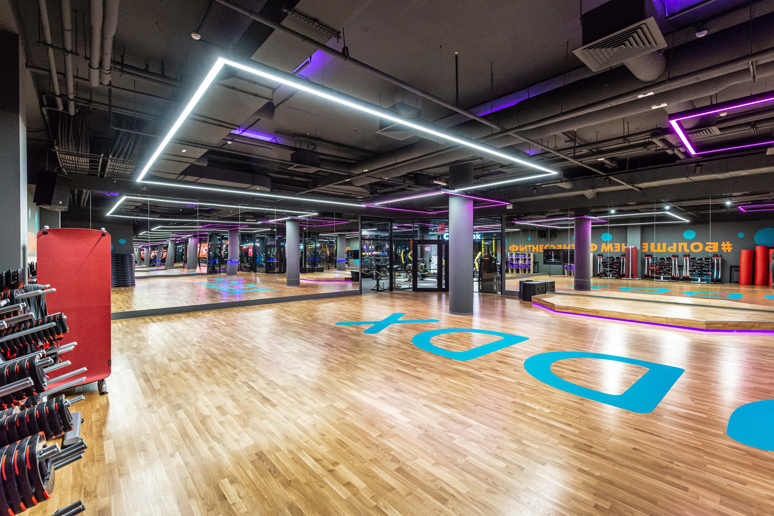 Фитнес-клуб DDX Fitness на ул. Лескова. ФОТОГРАФ МЕКСИКА КИНТАНА-РОО