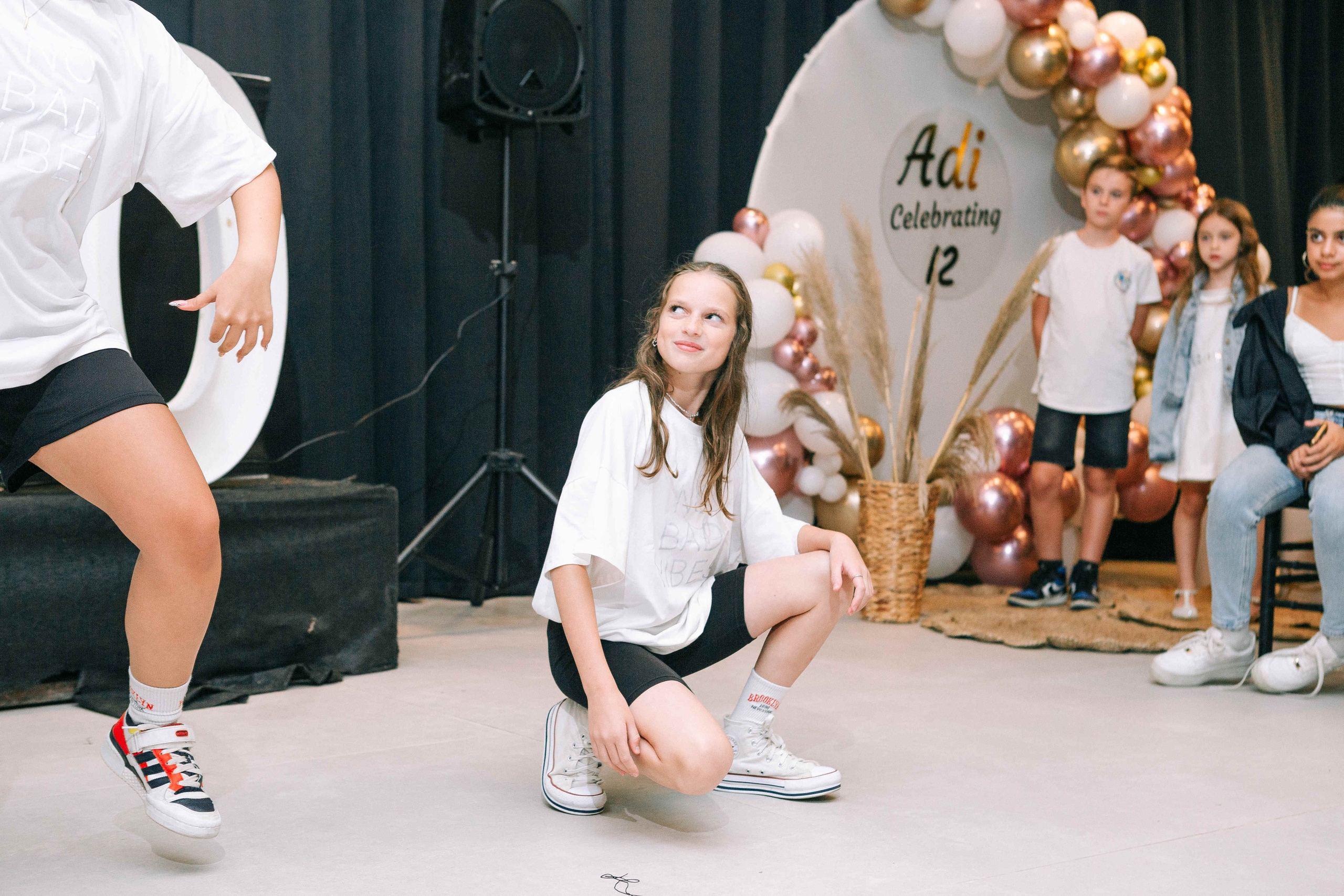 PARTY WITH FRIENDS. Https://shi-photo.com/