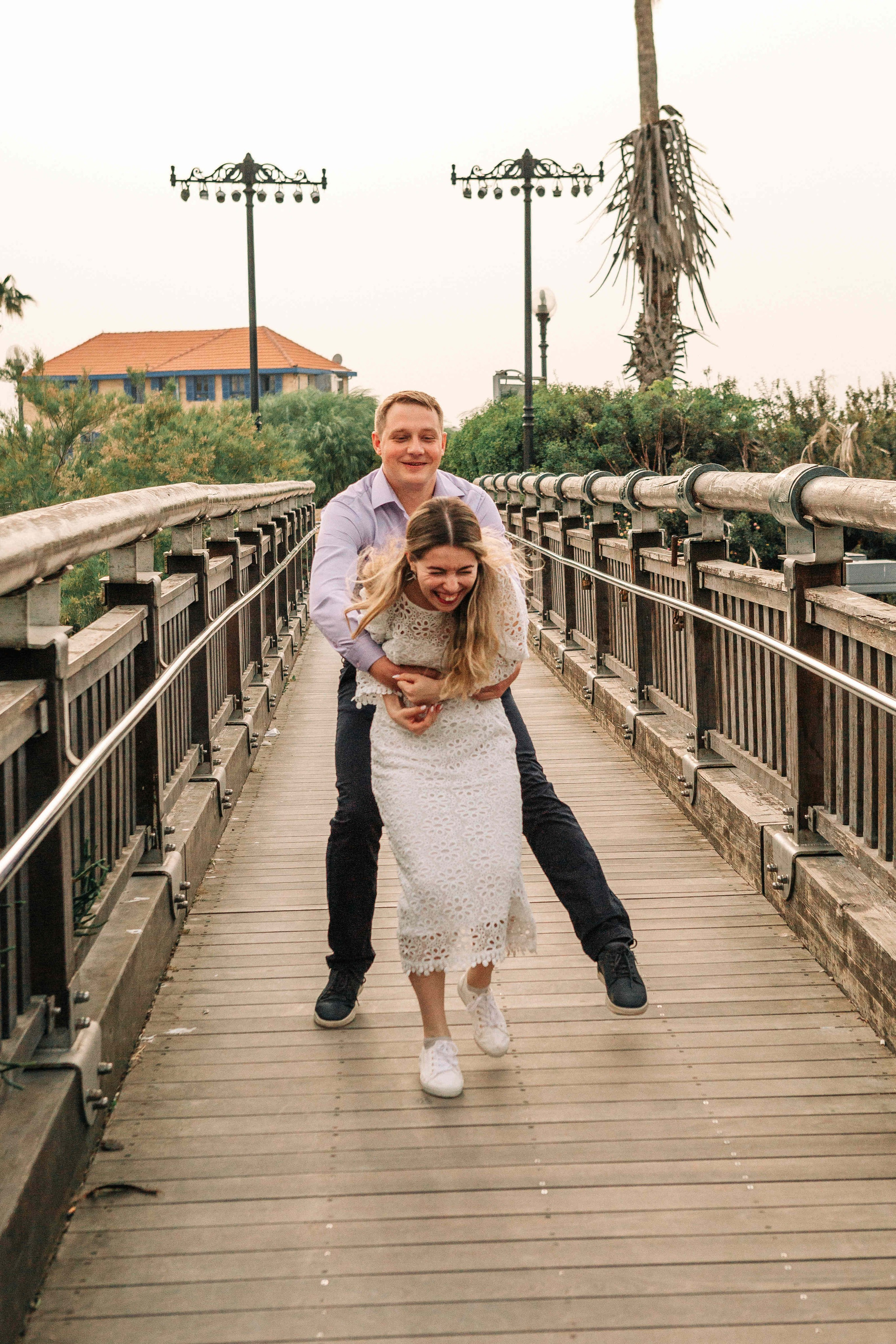 LOVERS IN JAFFO. PHOTOGRAPHER IN ISRAEL