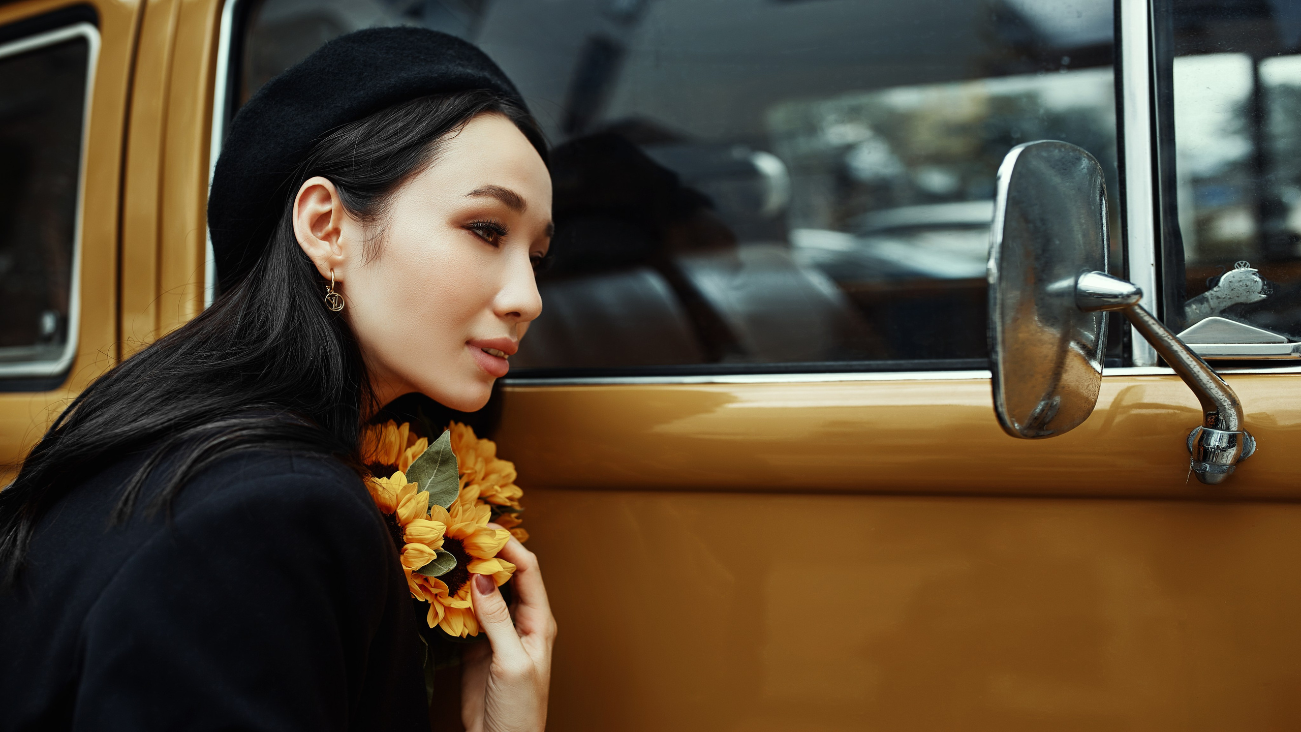 Портрет девушки возле машины автор Баранчиков Вячеслав