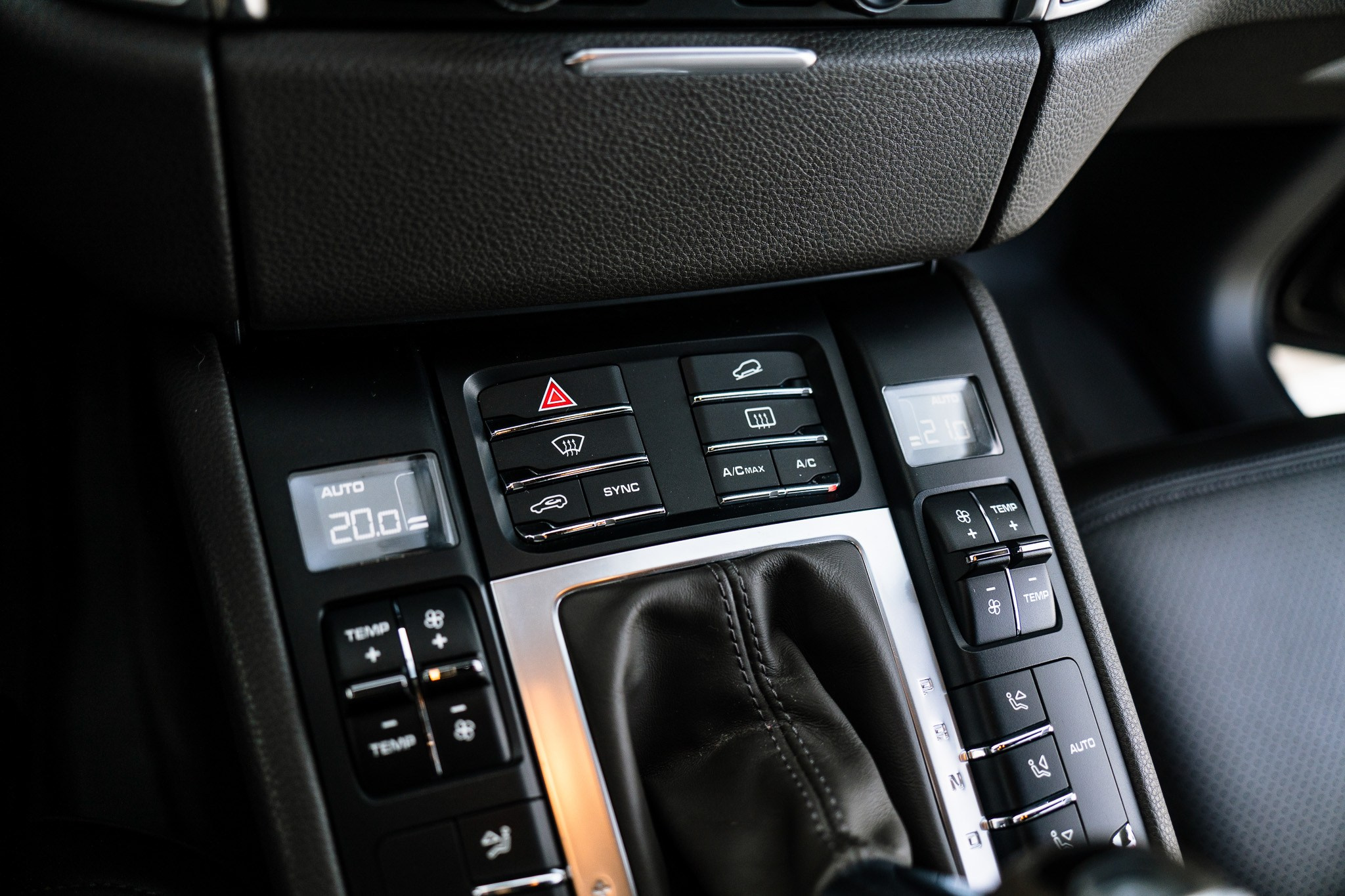 PORSCHE macan. LOHA VISUALS — AUTOMOTIVE PHOTOGRAPHY