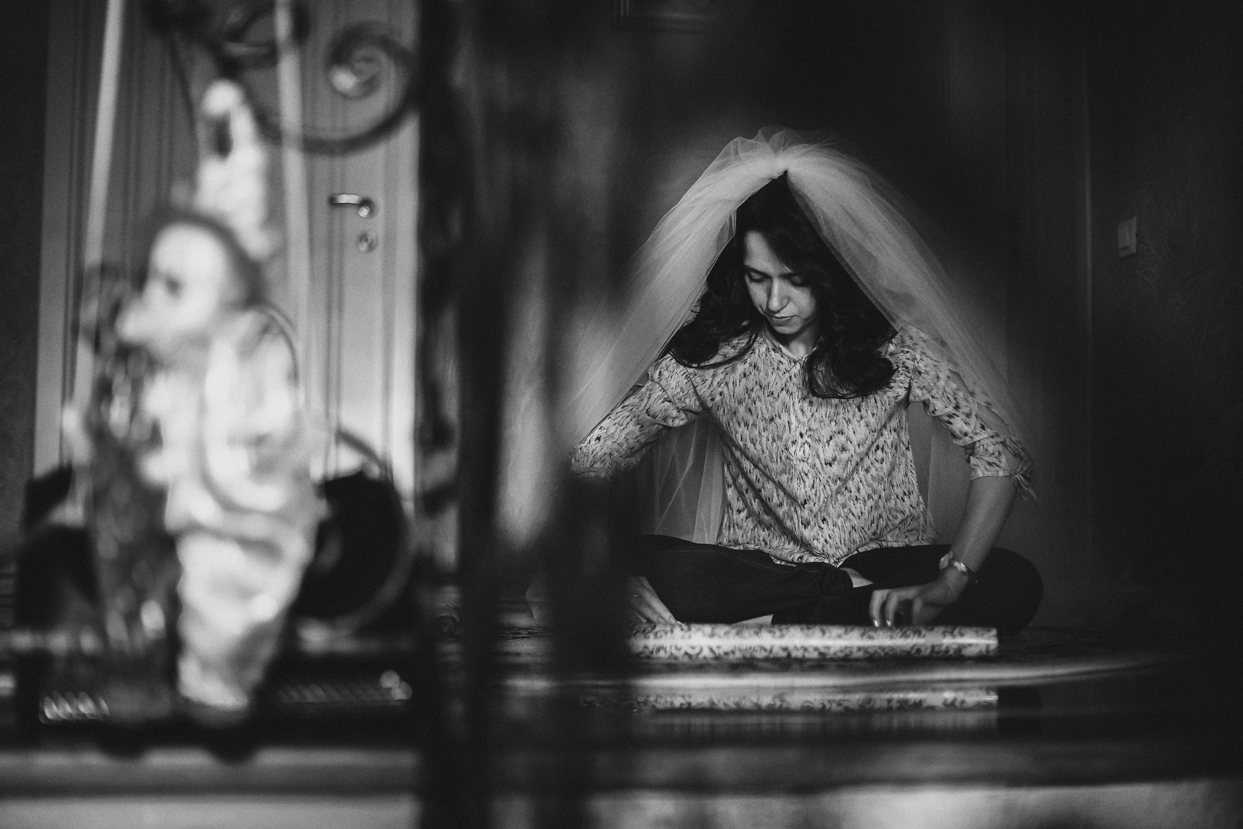 Фотограф в Ирландии чёрно-белая самые красивые фотки подготовка невеста в ожидании гостей утро