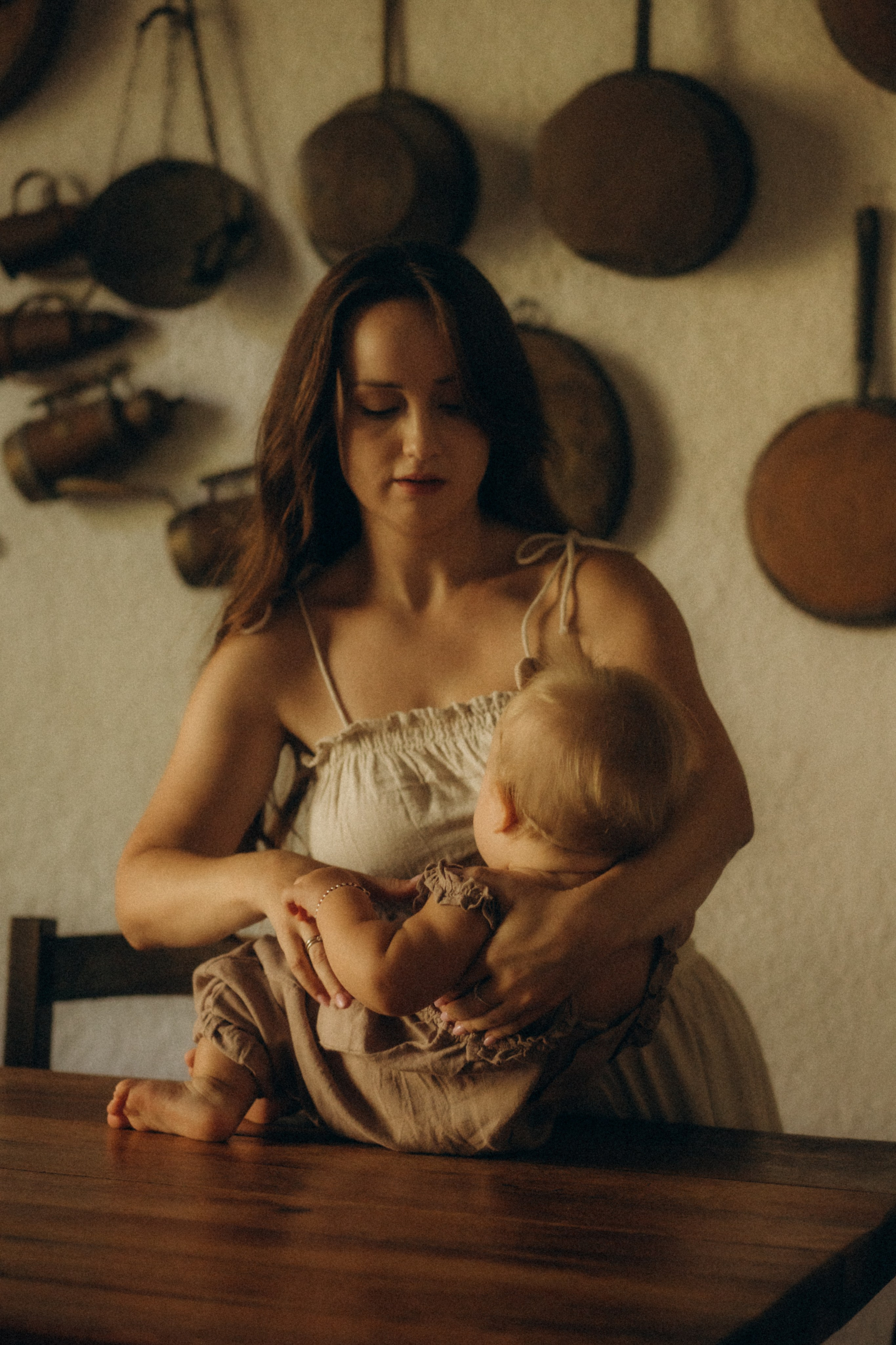 Maman et fille: la tendresse intemporelle. Je suis Olga, votre photographe de famille à Metz et dans toute la France