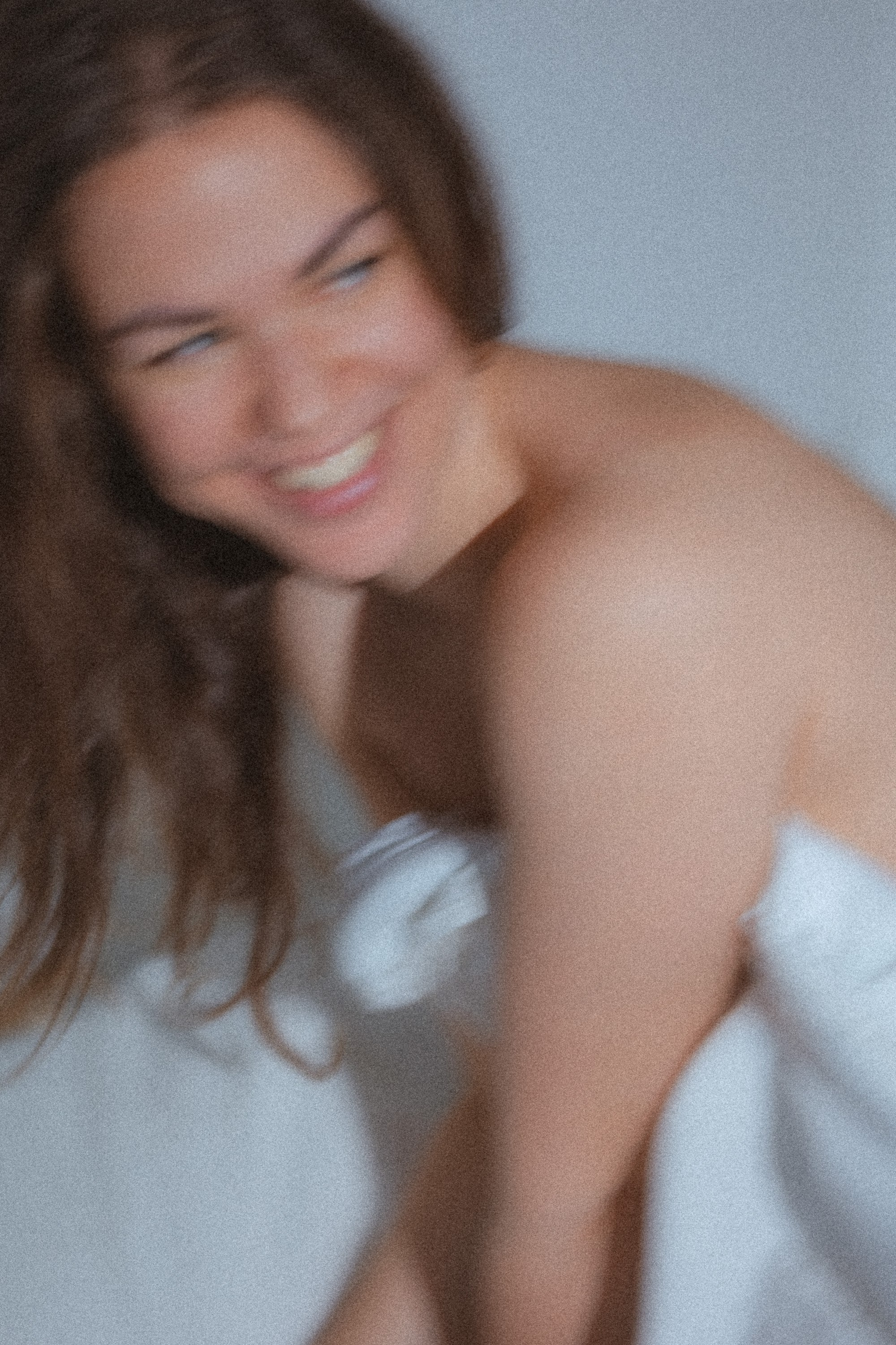 Boudoirkuvaus kotona -kuin tarina. Valokuvaaja Lahti, Helsinki Elena Salonen