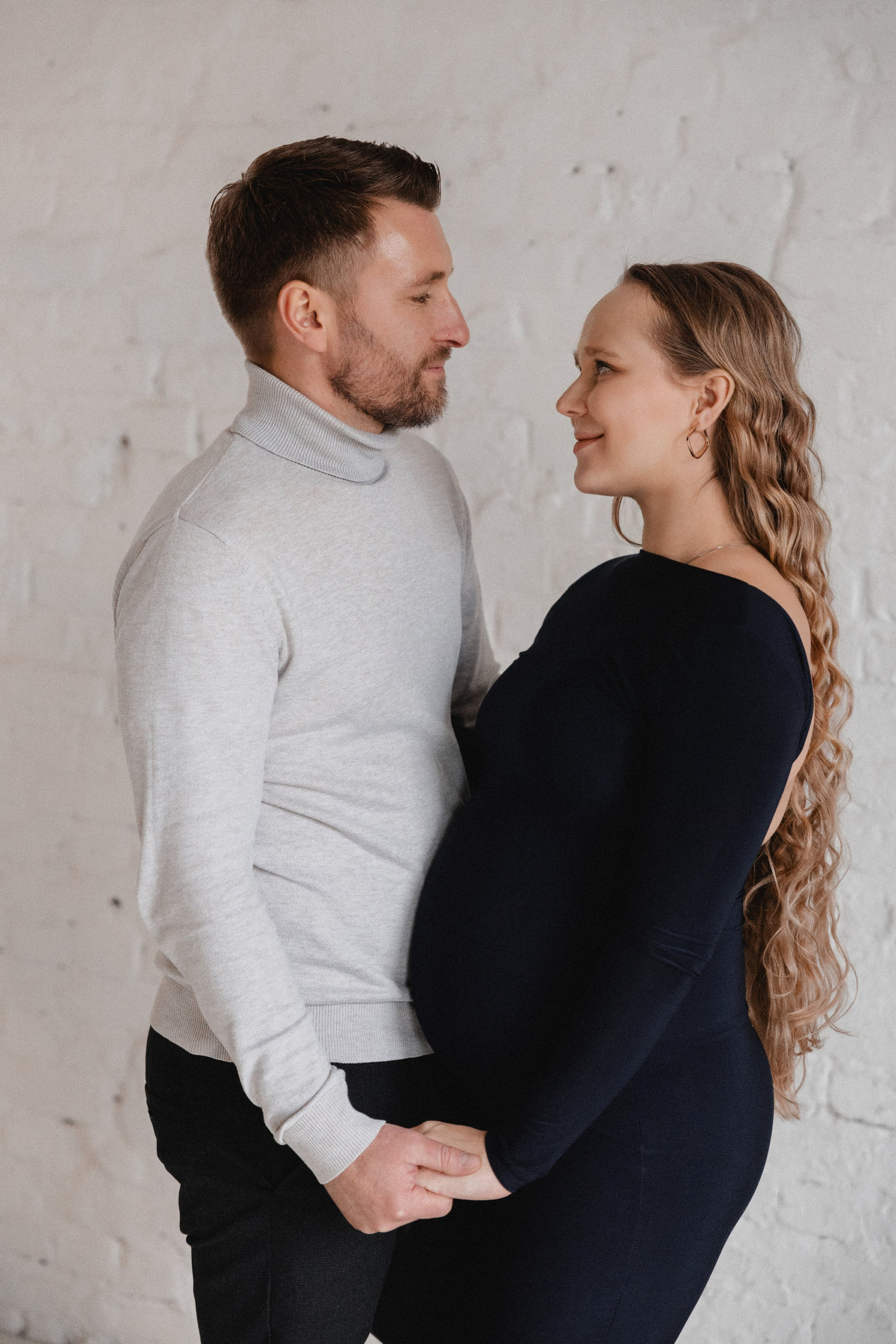 Babybauch Shooting im Fotostudio | Schwangerschaftsfotos in Bochum. Hochzeitsfotografin Bochum | Halyna Reiche Fotografie NRW