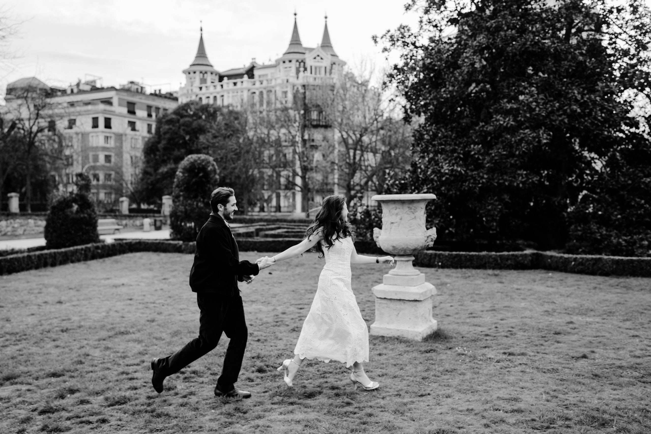 Romantic proposal in Retiro Park. Madrid Photographer for Proposals, Engagements & Families | Anya Petrova