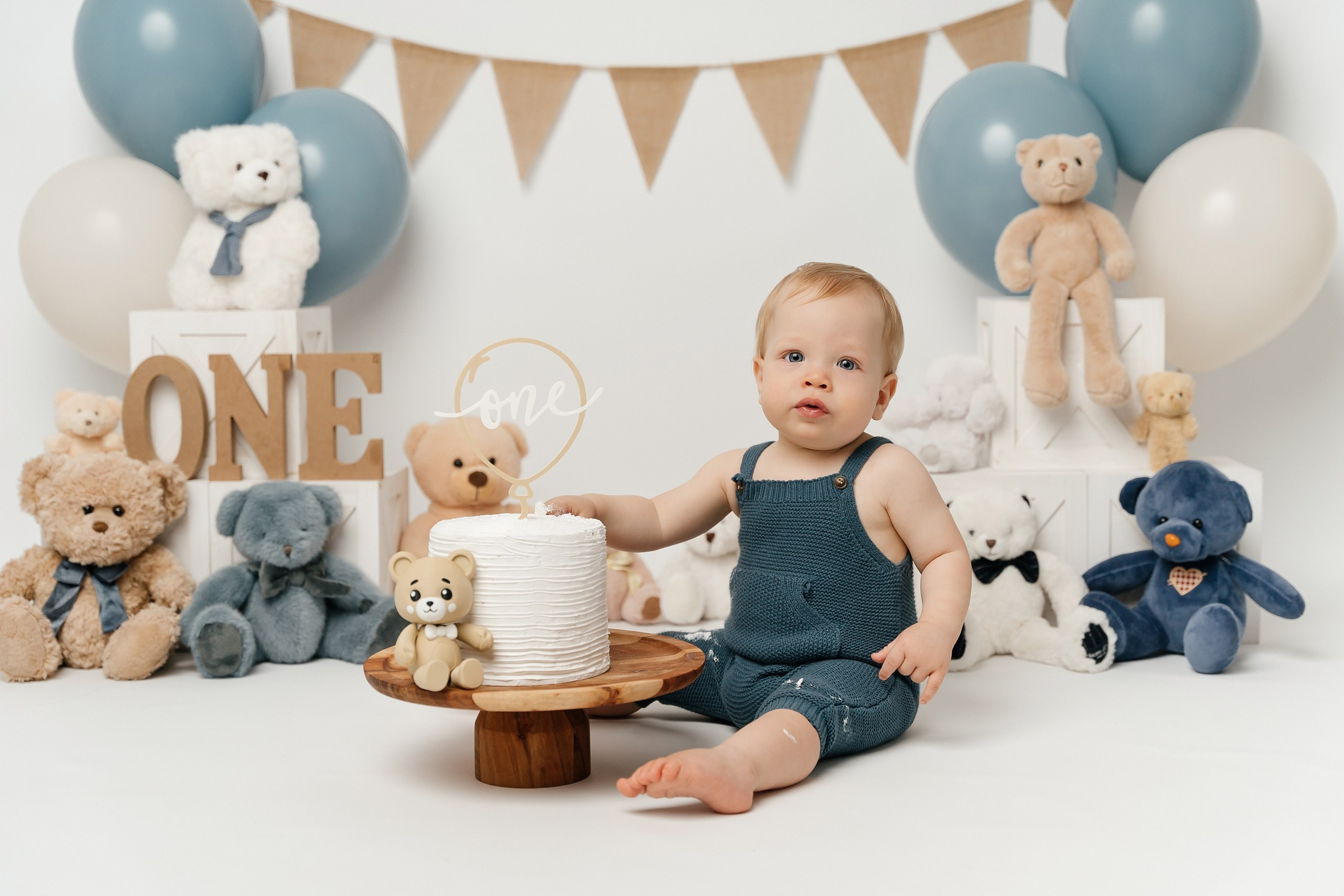 First birthday cake smash session. Newborn and family photographer. Hills District. Sydney