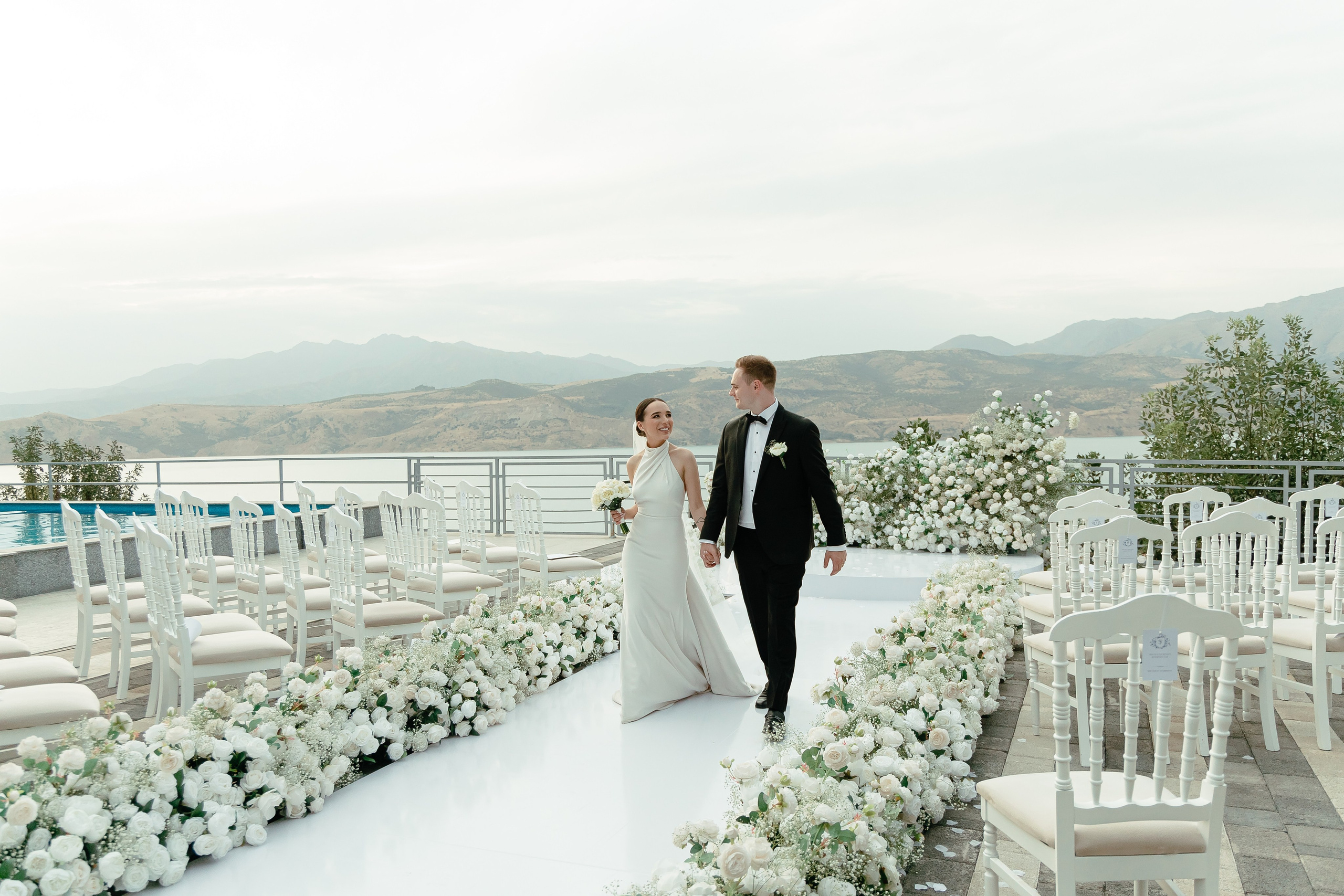 Thomas & Suyumbika. Главная