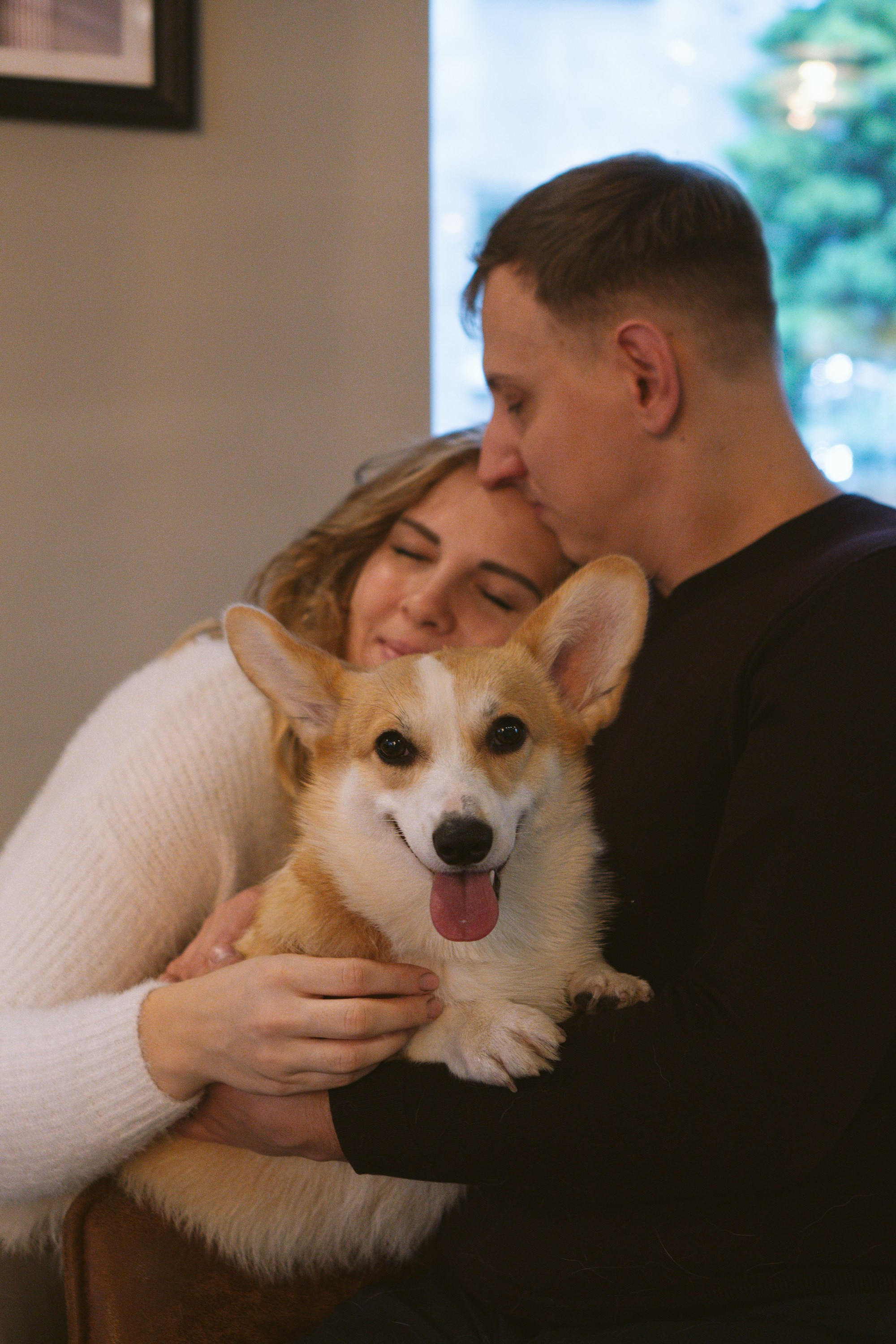 Maarika, Jegor and their Luna, Pembroke Welsh Corgi. Kat Laisaar — Pet photographer in Tallinn
