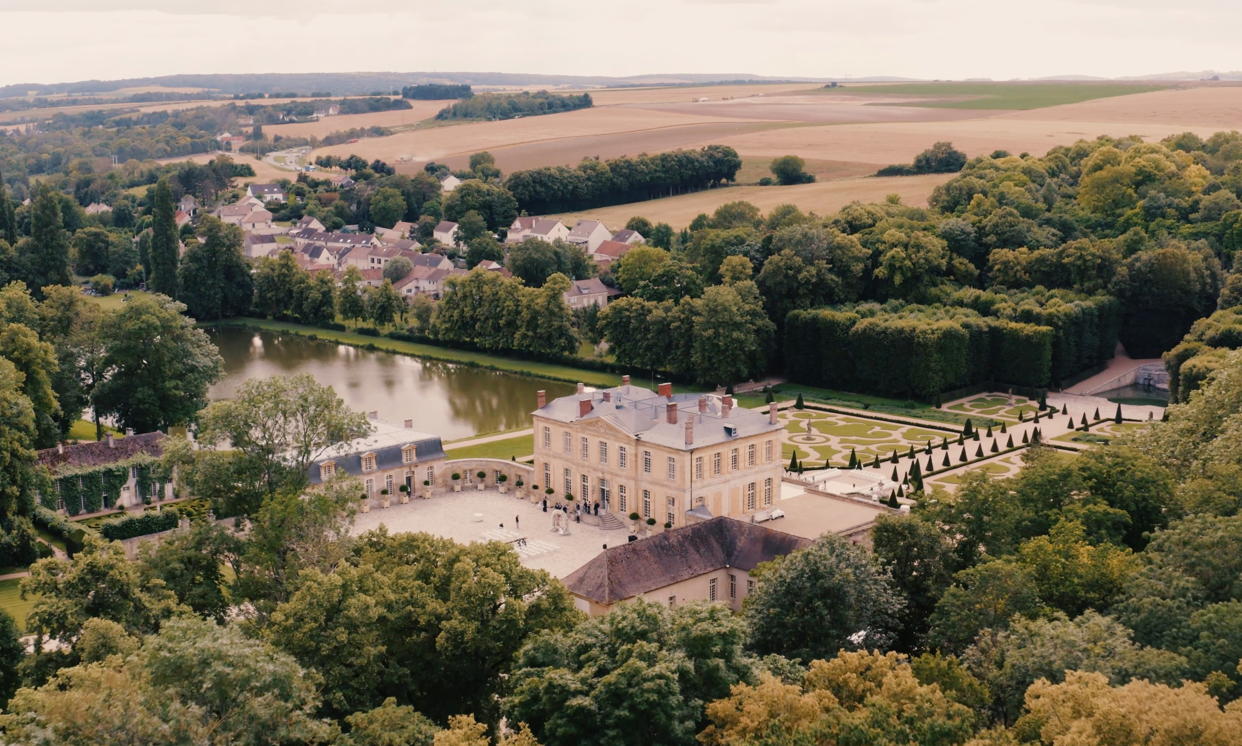 Nan & Brian | Château de Villette Wedding in France. Paris Wedding Photographer