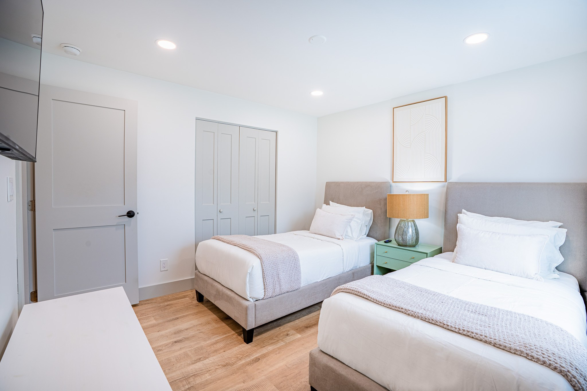 Airbnb: Real Estate 01. Welcome to my video and photo world!