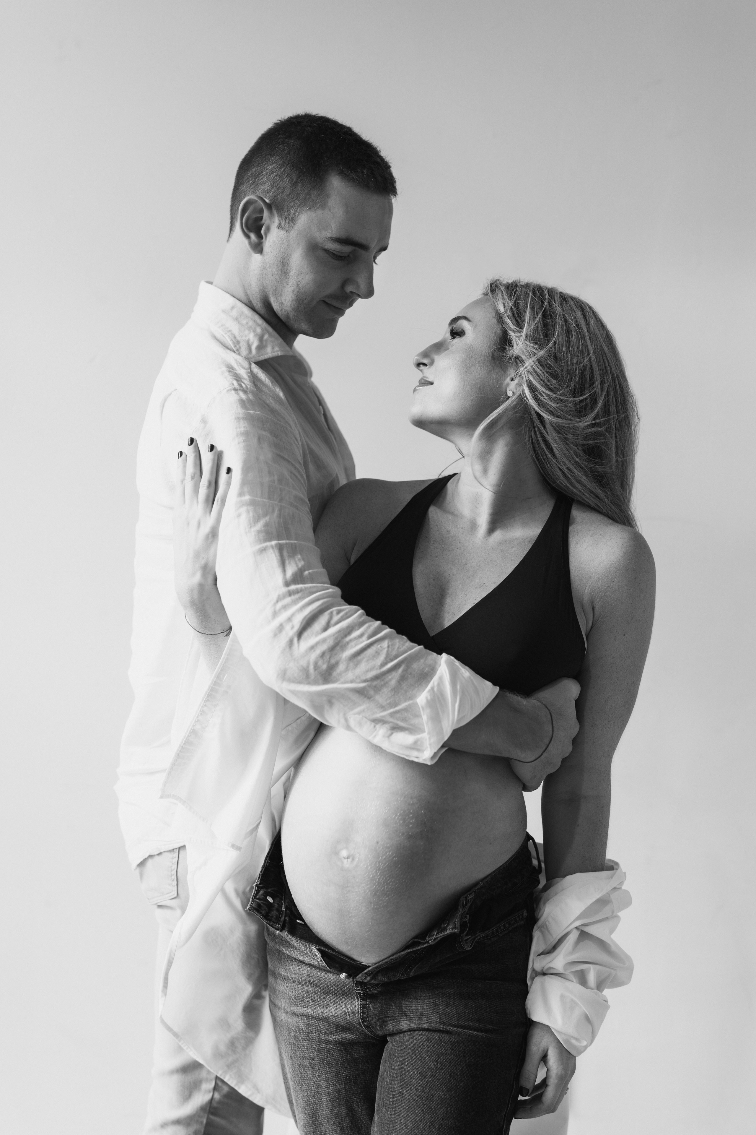 Alexa. Modern maternity photographer in Long Island New York
