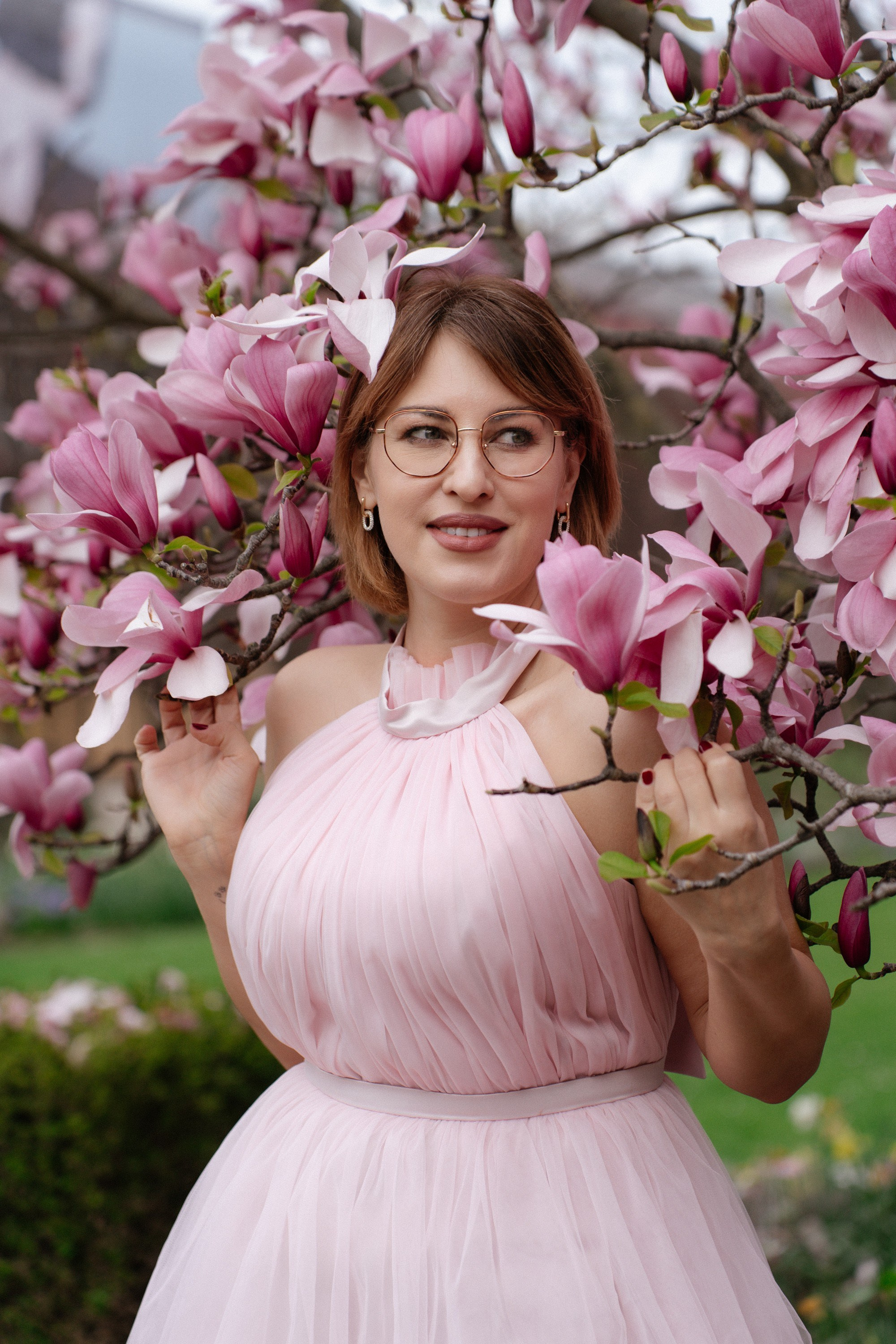 Solo Portrait Session: Magnolias. Paris Photographer & Videographer