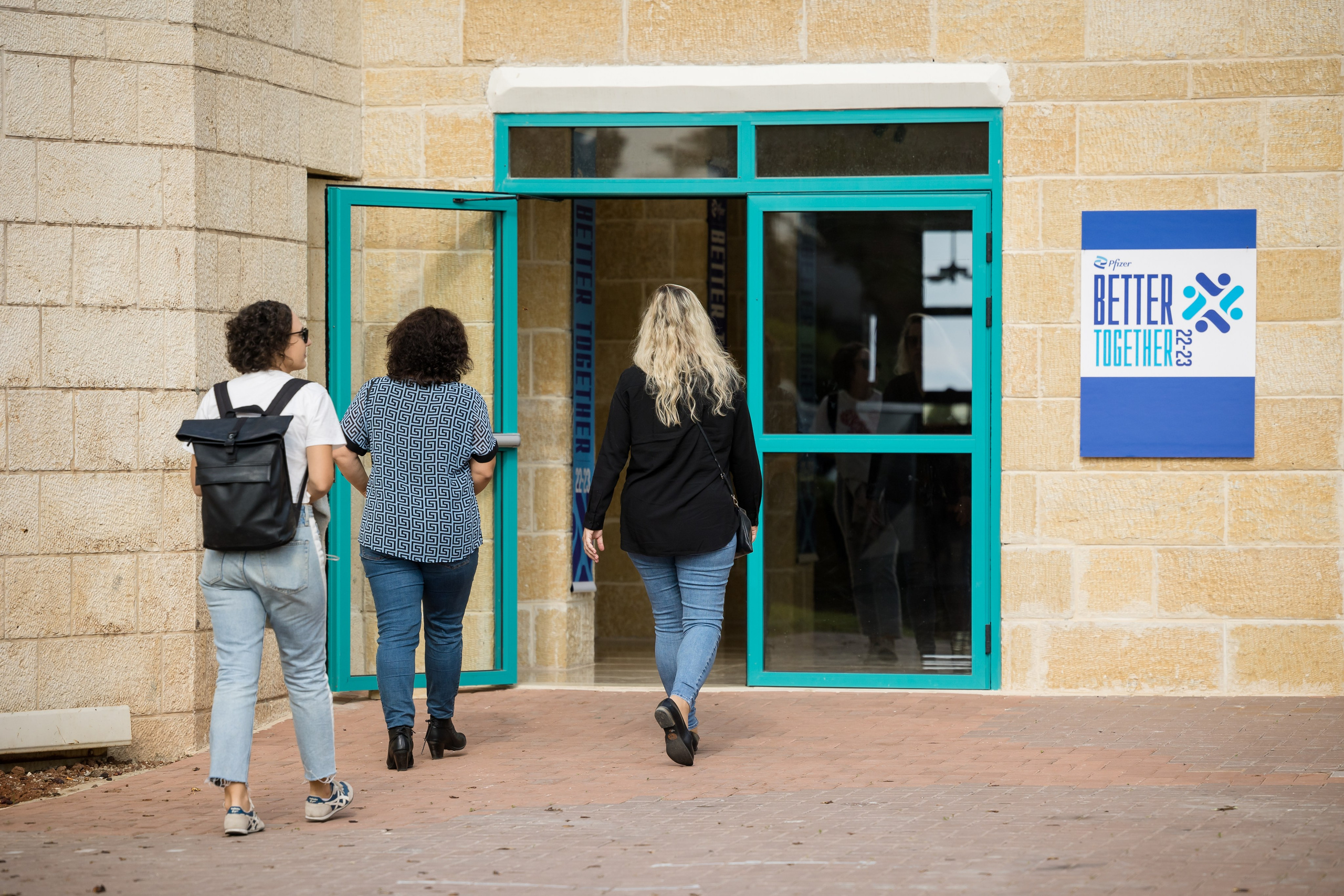 Pfizer. AMIR BUCHNIK PHOTOGRAPHER