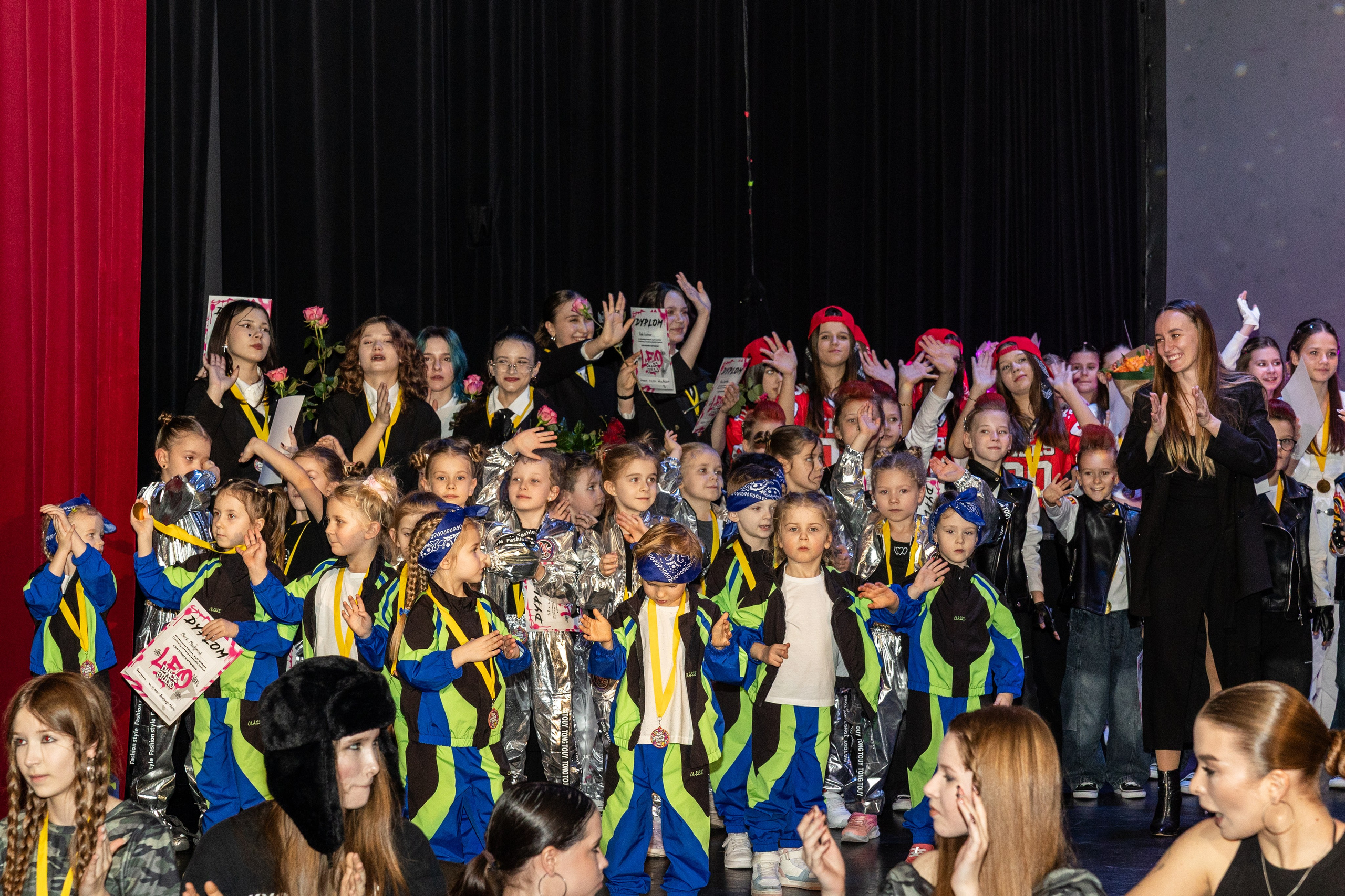 LEO DANCE SHOW WINTER 2025. Семейный и детский фотограф в Варшаве Мила Бобровская