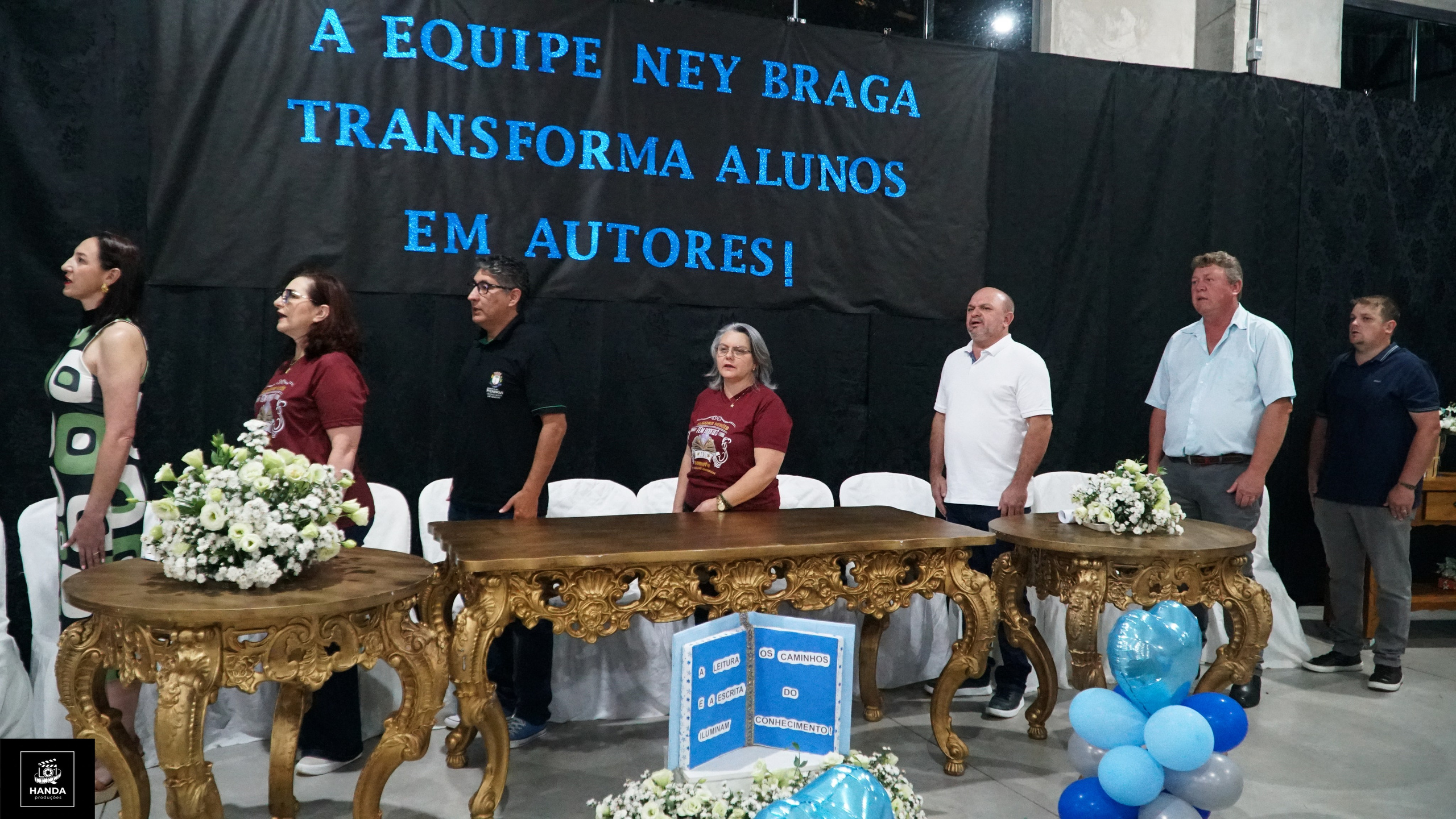 Noite autógrafos colégio Aurélio Buarque de Holanda. Handa Produções