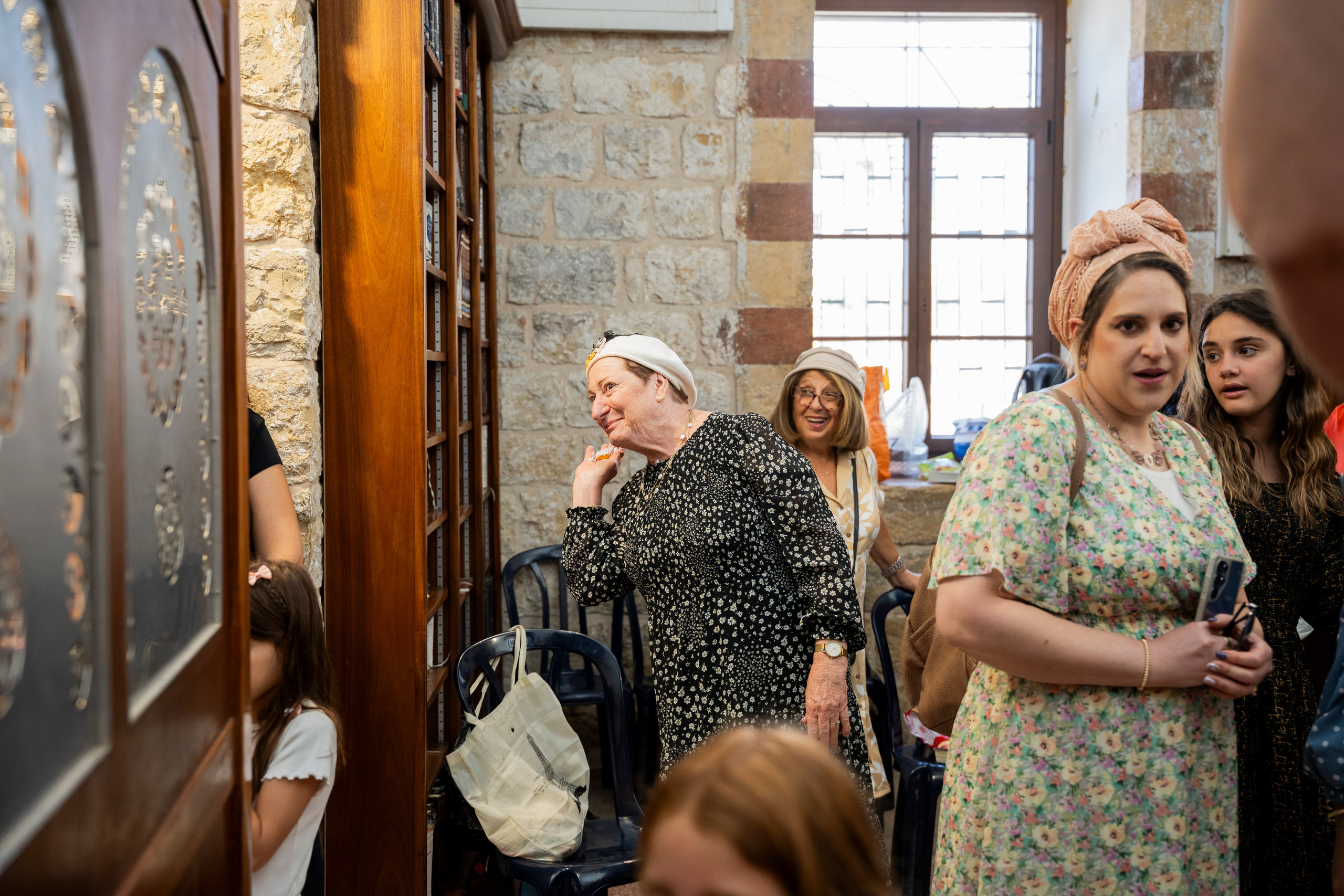 הנחת התפילין רפאל לוי. יוסף מזרחי צילום חתונה, ברית וזוגיות. צלם מקצועי שאוהב להוציא אתכם הכי יפים ברגעים הכי מרגשים