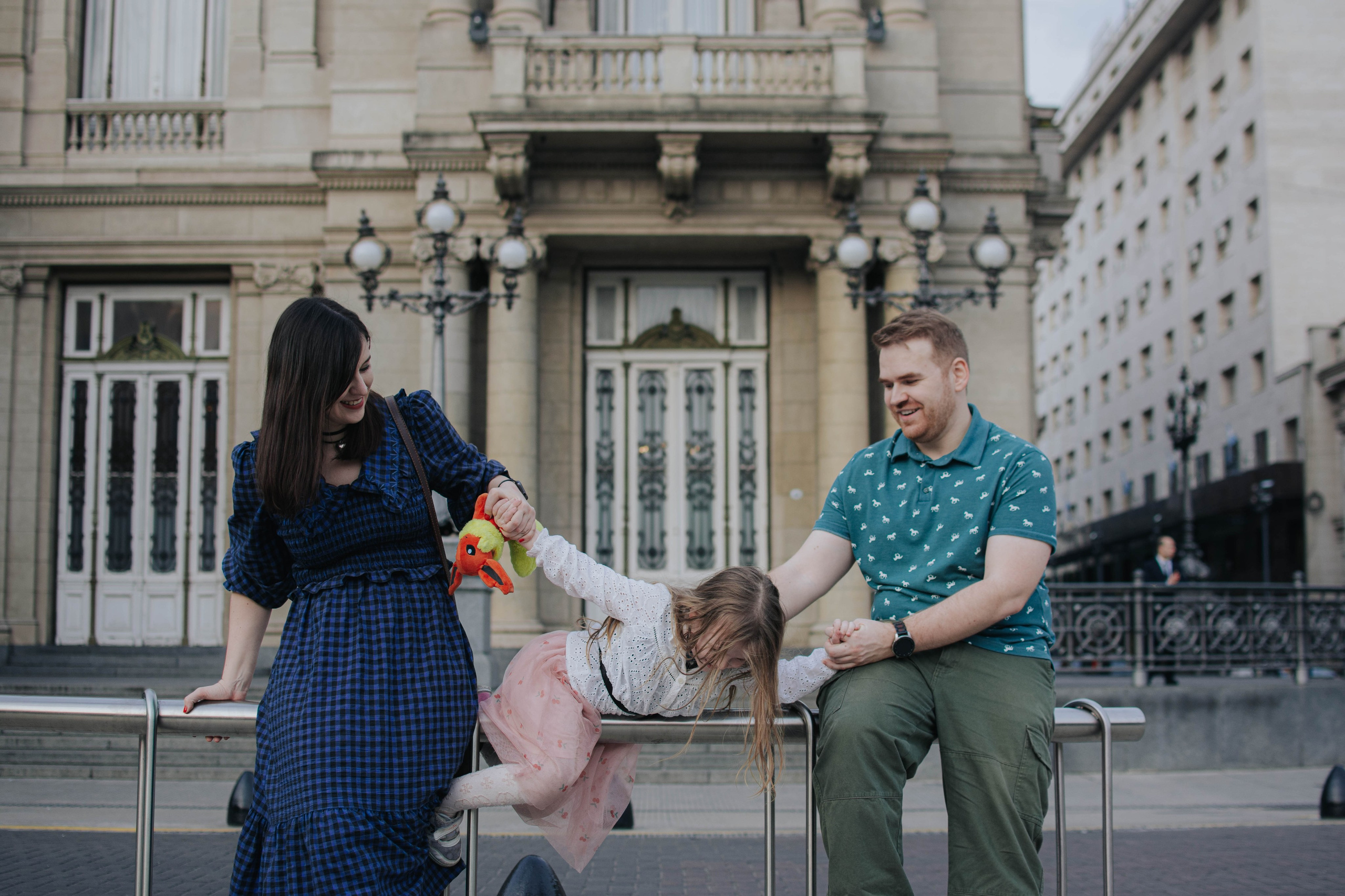 Photographer’s fam. Photographer @elmirkami in the city of Buenos Aires
