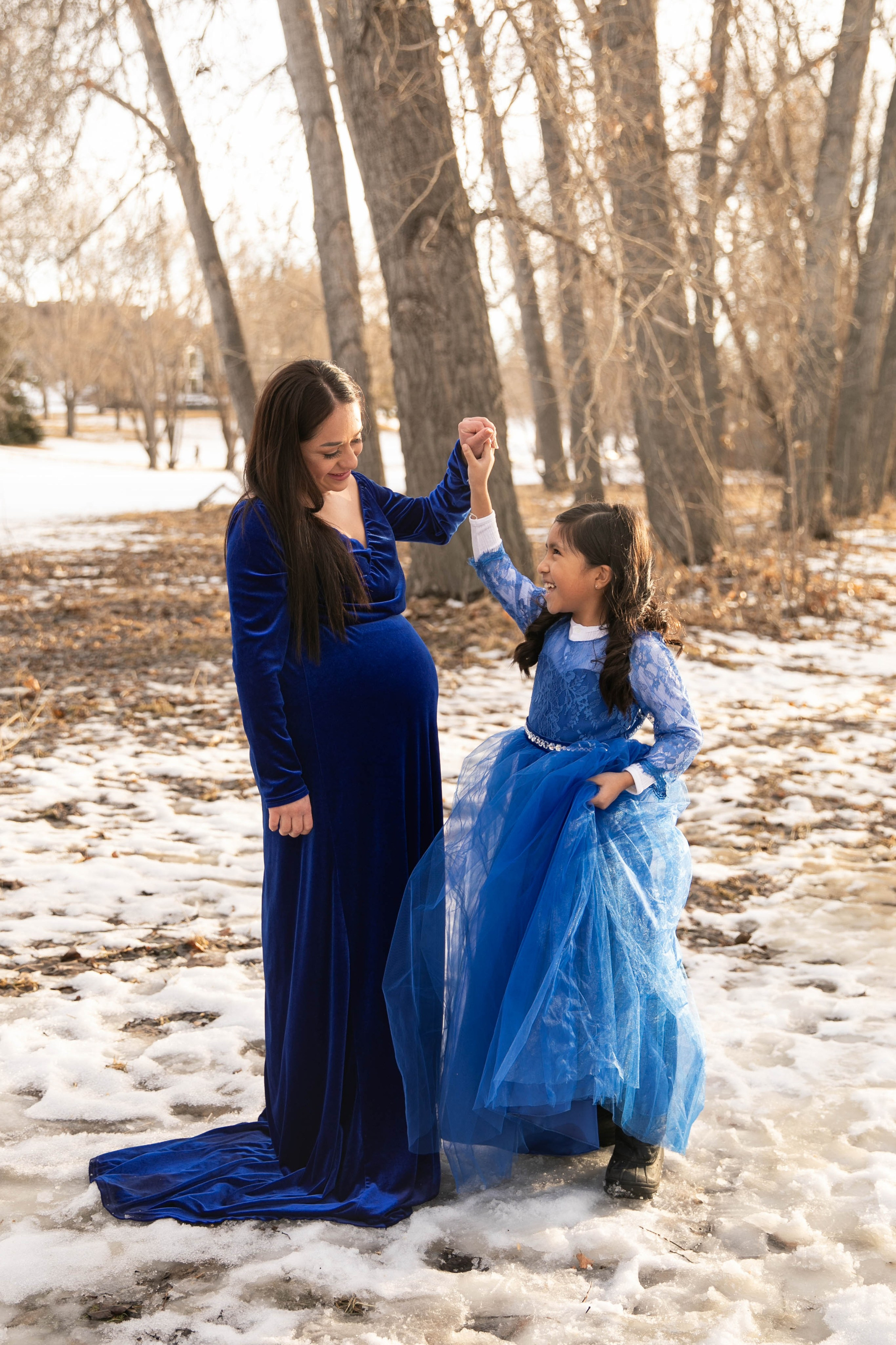 Maternity Photos — Confederation Park — Dulce. Fotografía accesible en Calgary