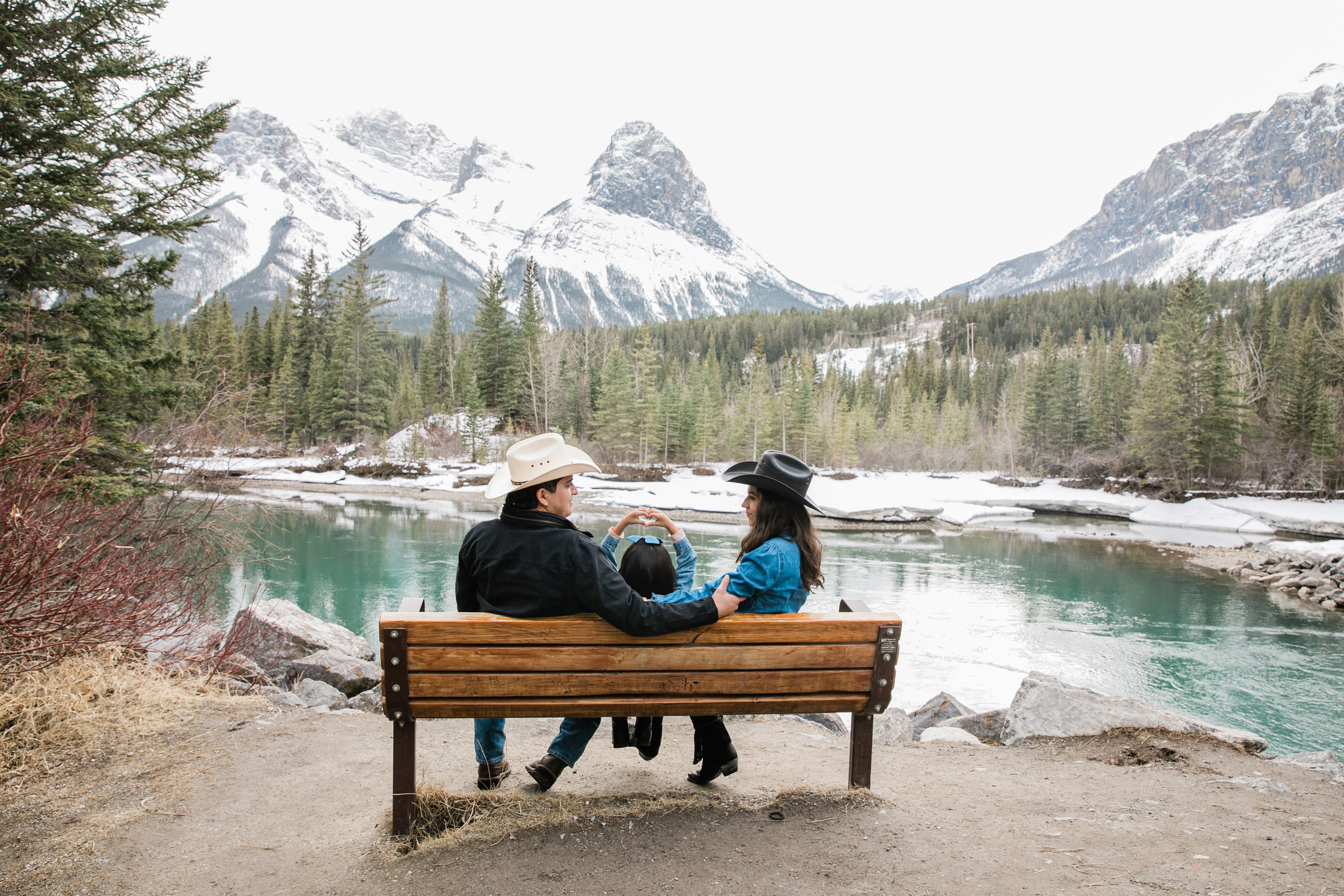 Jorge & Isabel — Canmore. Fotografía accesible en Calgary