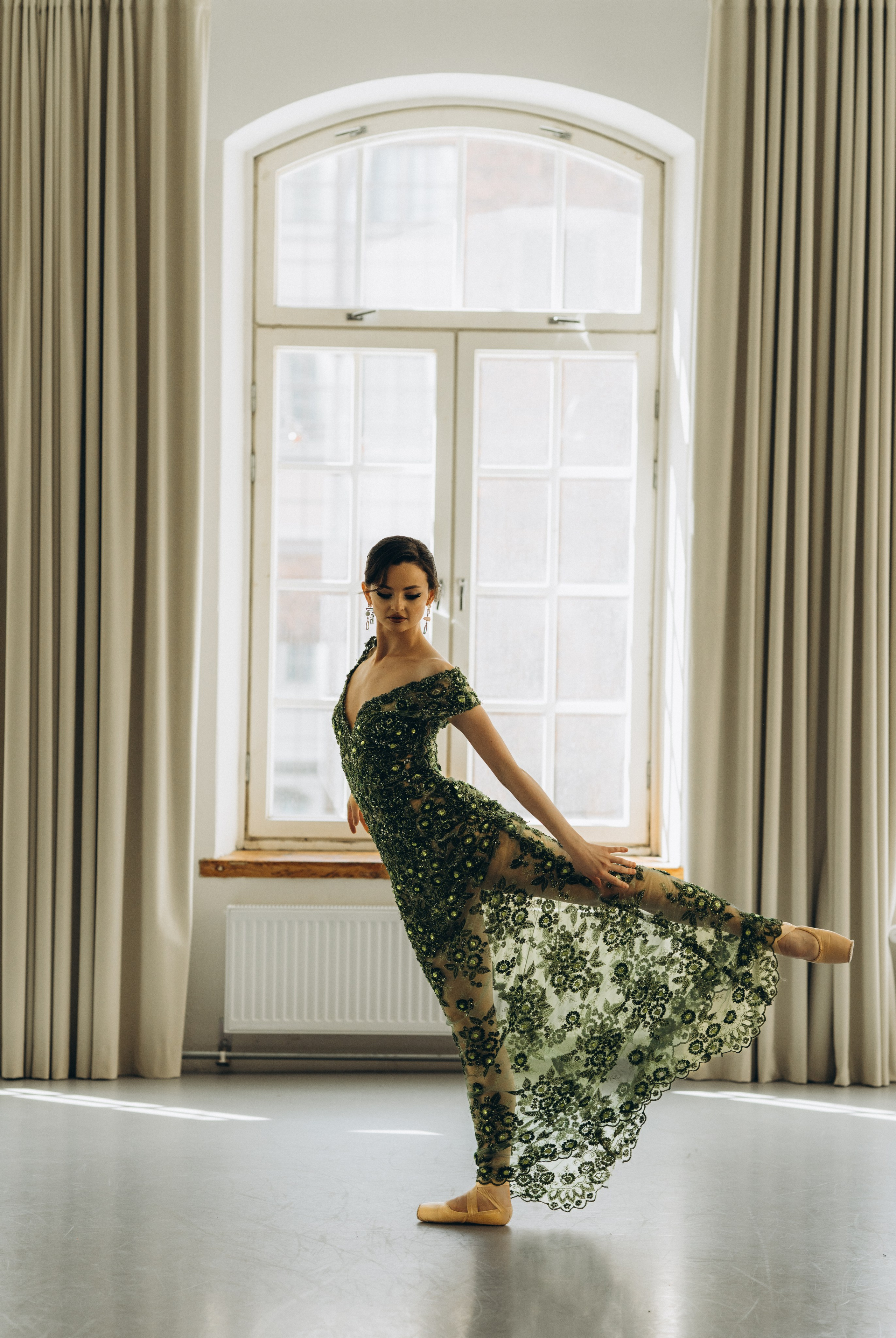 Riikka Couture, Riikka Ikäheimo, Violetta Keller, Portrait, Dancer. Wedding and potrait photographer in Helsinki Vickan O