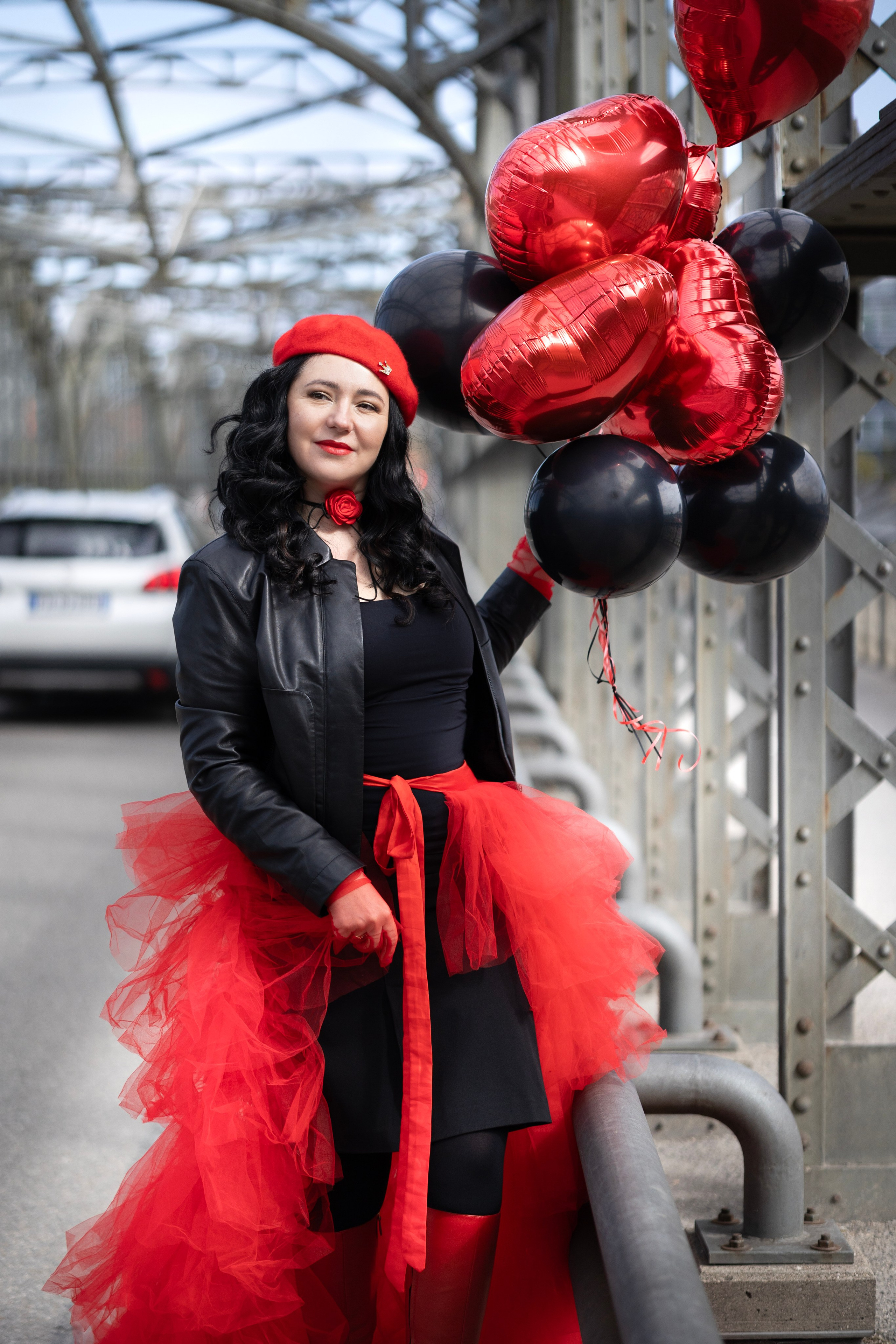 Balloons and red skirt. Фотограф в Мюнхене