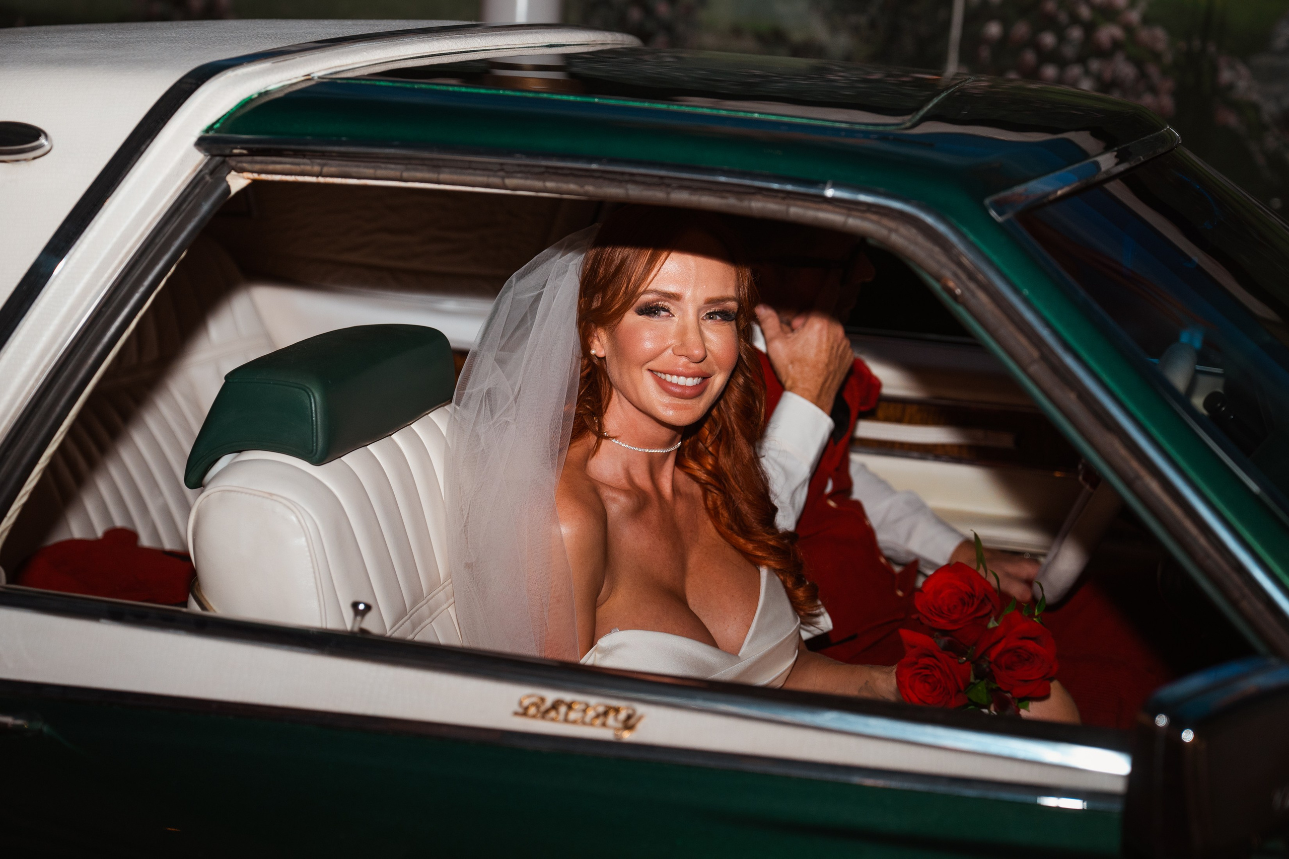 Rebecca&Todd. Wedding & elopement photographer Viktoriya Kravtsov. Las Vegas