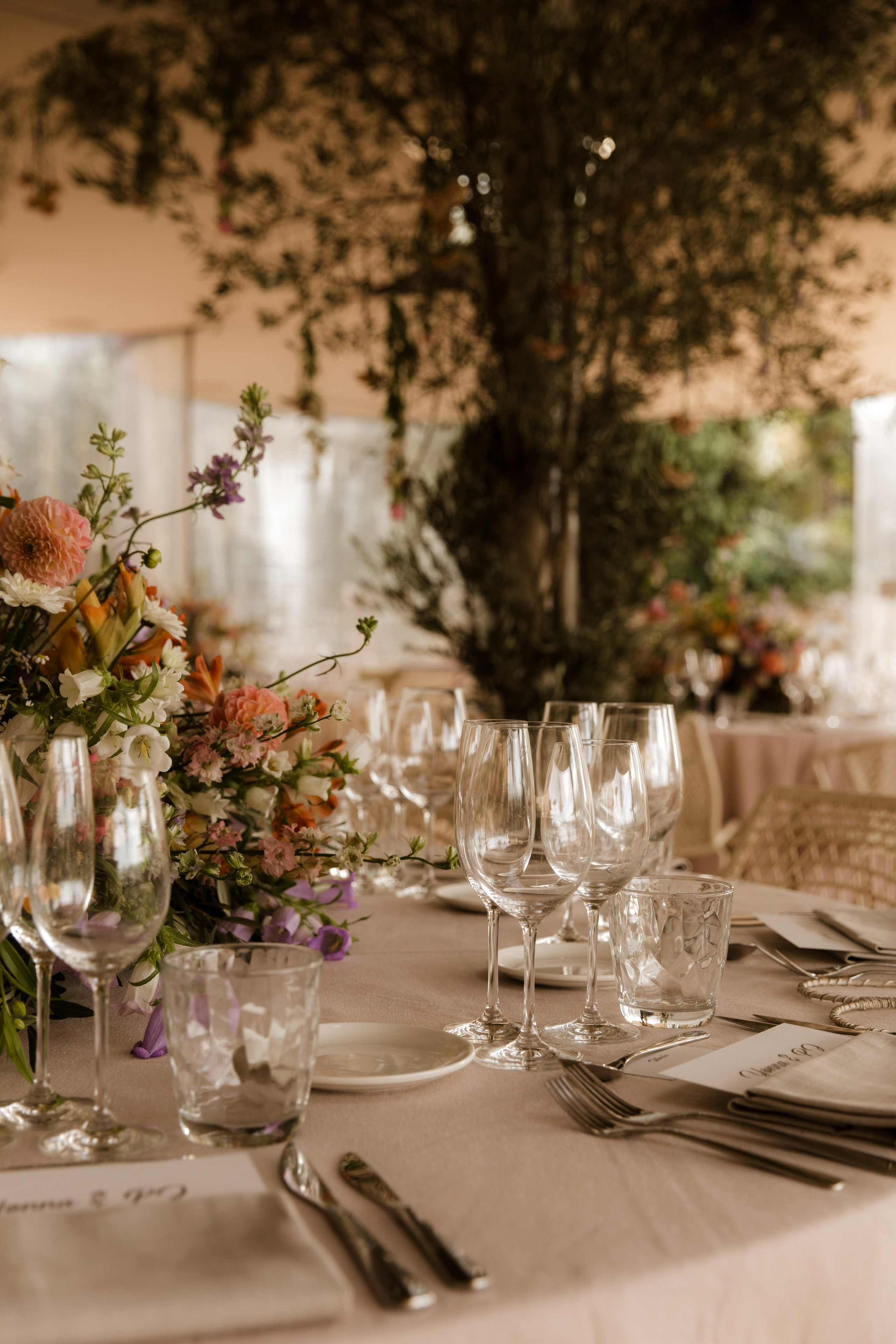 PJ & Yonna. Hotel Castell d’Emporda. Paola fotógrafo / videografo de bodas en Barcelona