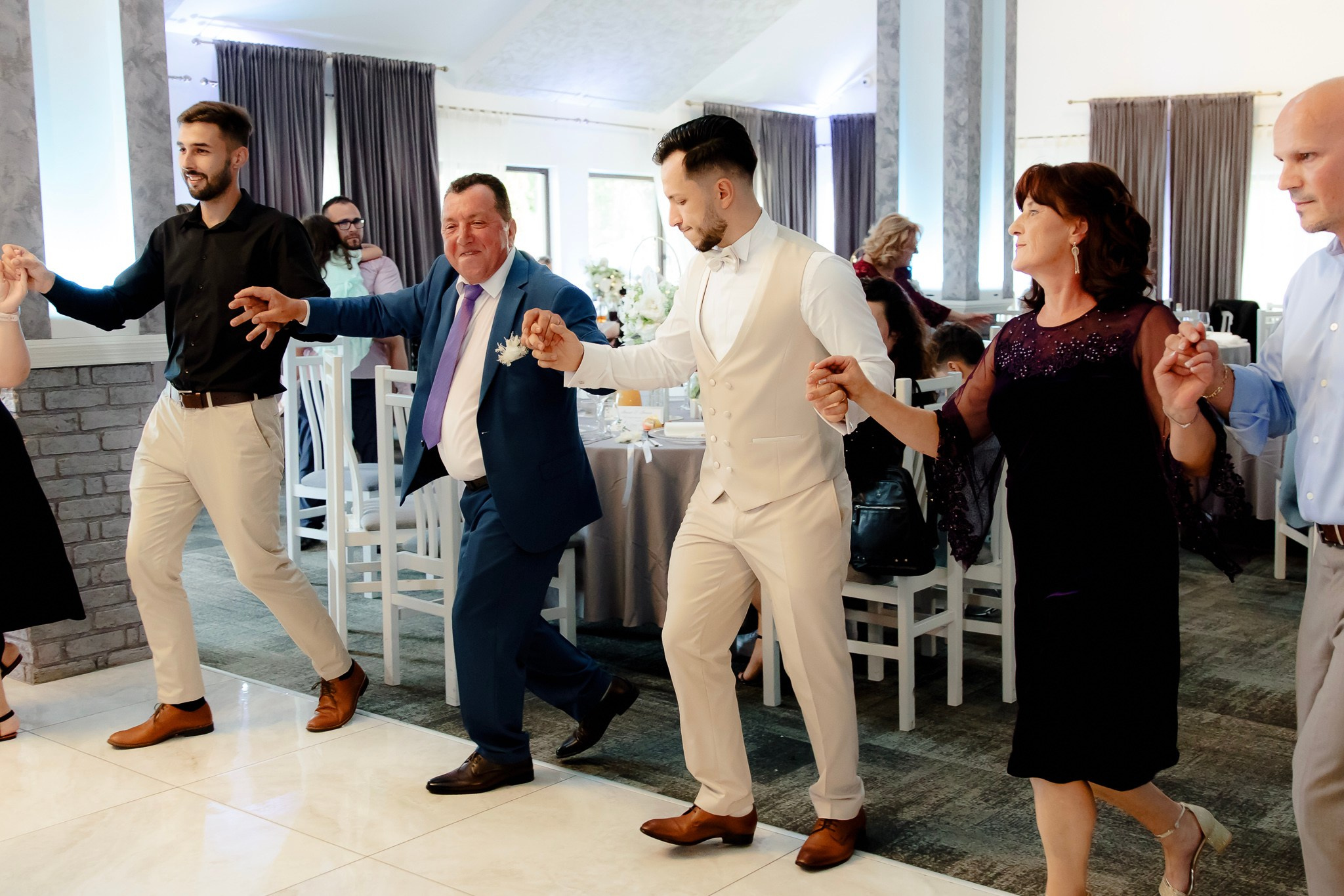 Ioana & Ionuț | Nuntă de poveste la Păstrăvăria Poiana din Mălini județul Suceava. Servicii foto-video profesionale, pentru momente de neuitat