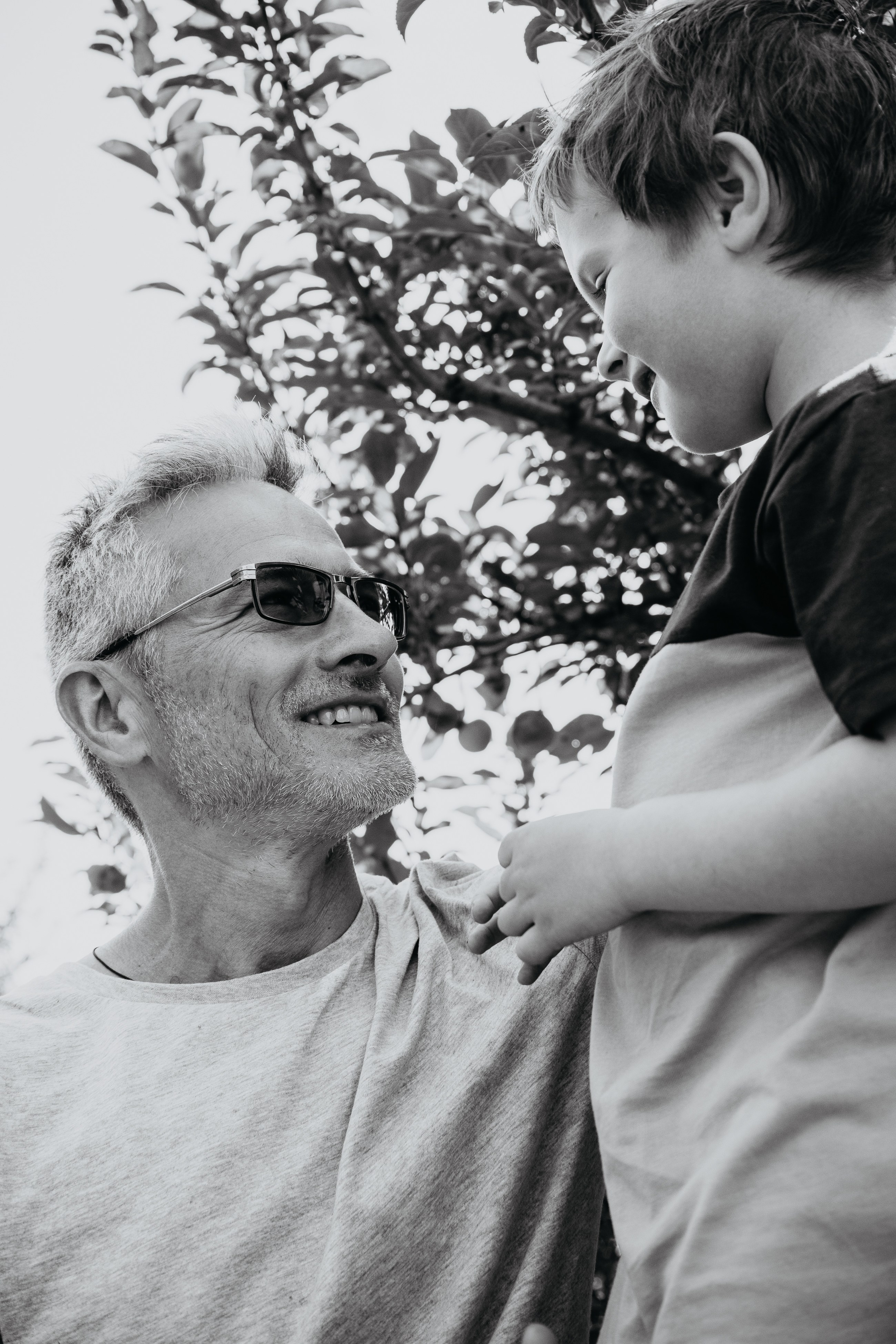 PHOTOGRAPHER JENNY IN CALGARY. I am a portrait and family photographer Jenny in Montreal and Calgary