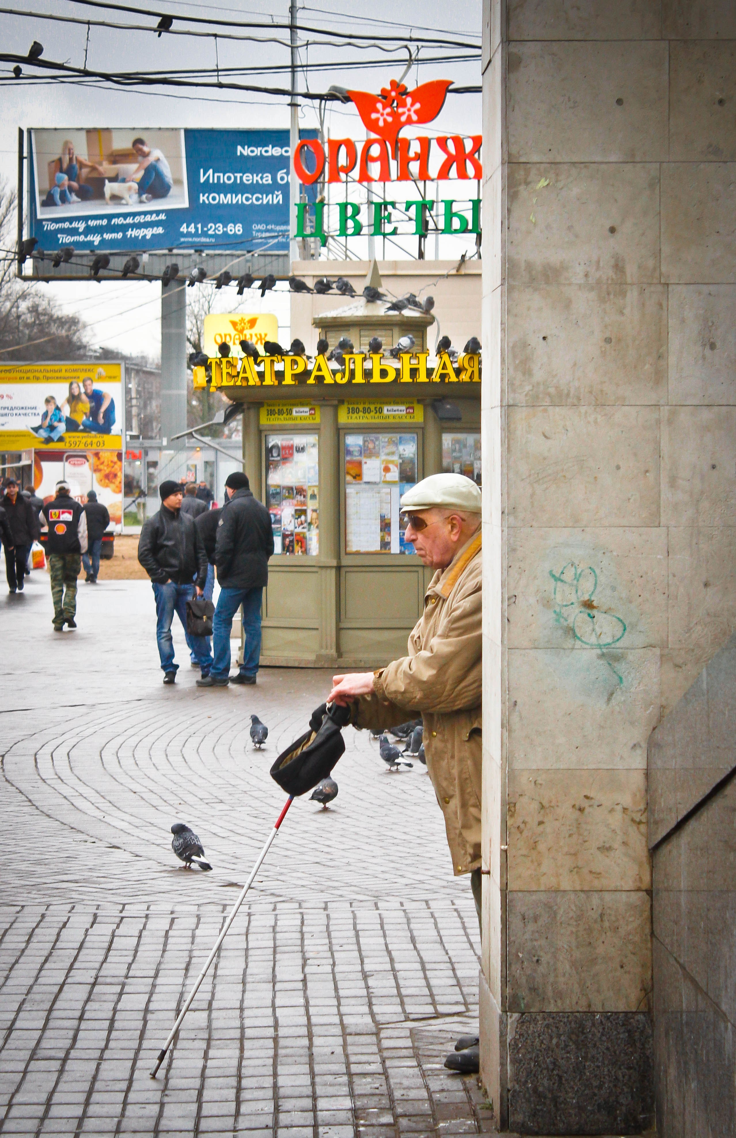 2011. Стрит-фотография, полная абсурда, идиотизма и красоты