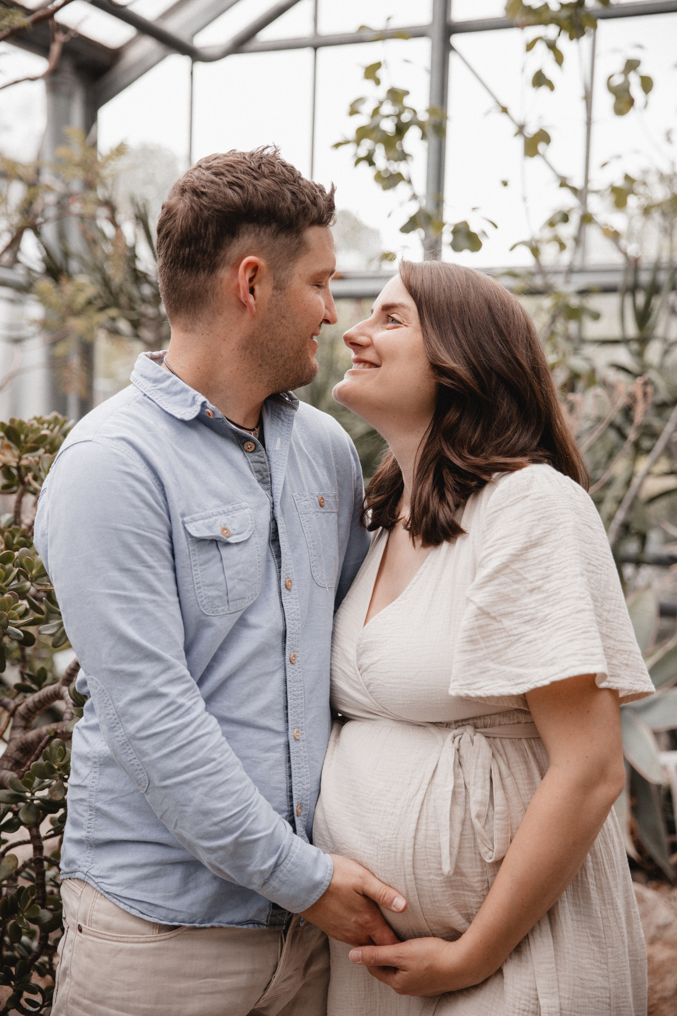 Babybauch Shooting im Botanischen Garten Bochum | Reiche Fotografie. Hochzeitsfotografin Bochum | Halyna Reiche Fotografie NRW