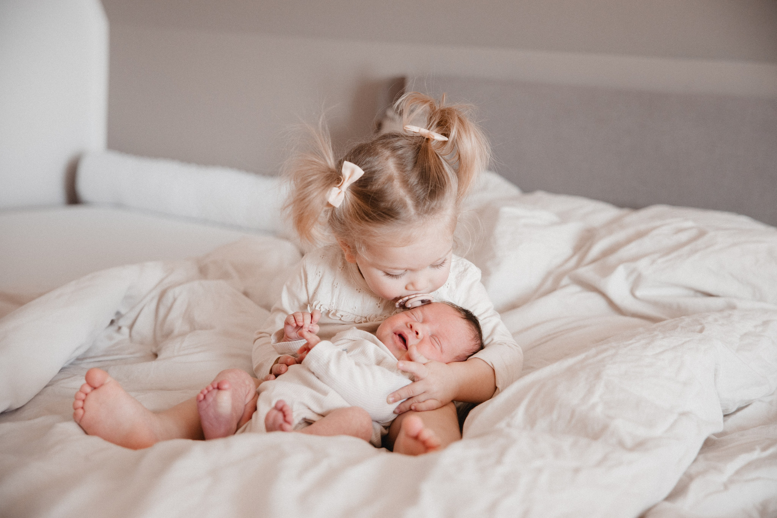 Neugeborenenfotos Zuhause. Hochzeitsfotografie |Hochzeitsfotograf Bochum | Hochzeitsfotograf Dortmund | Hochzeitsfotograf Essen | Hochzeitsfotograf Ruhrgebiet