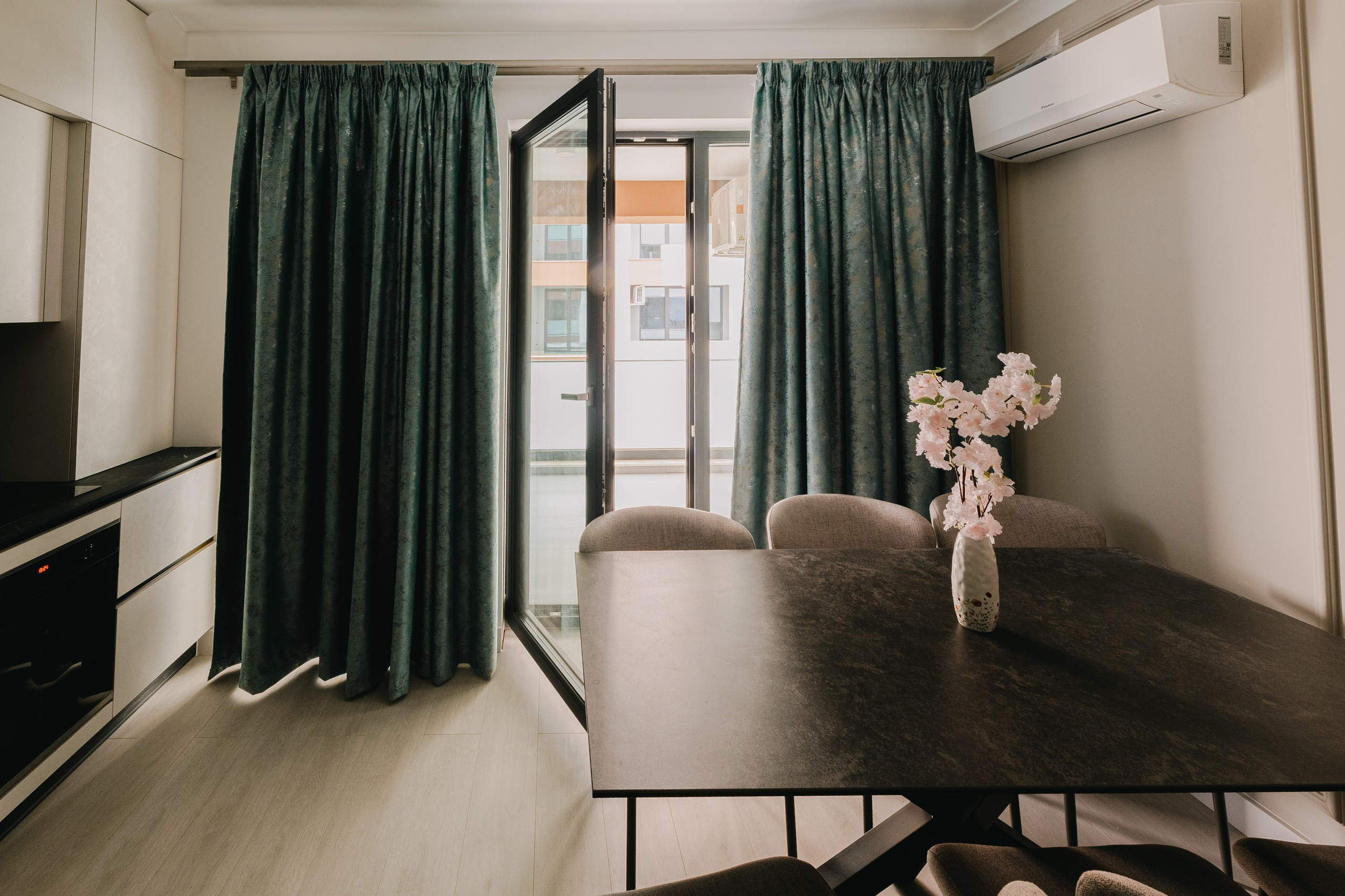 Imobiliare & Interioare - Foto