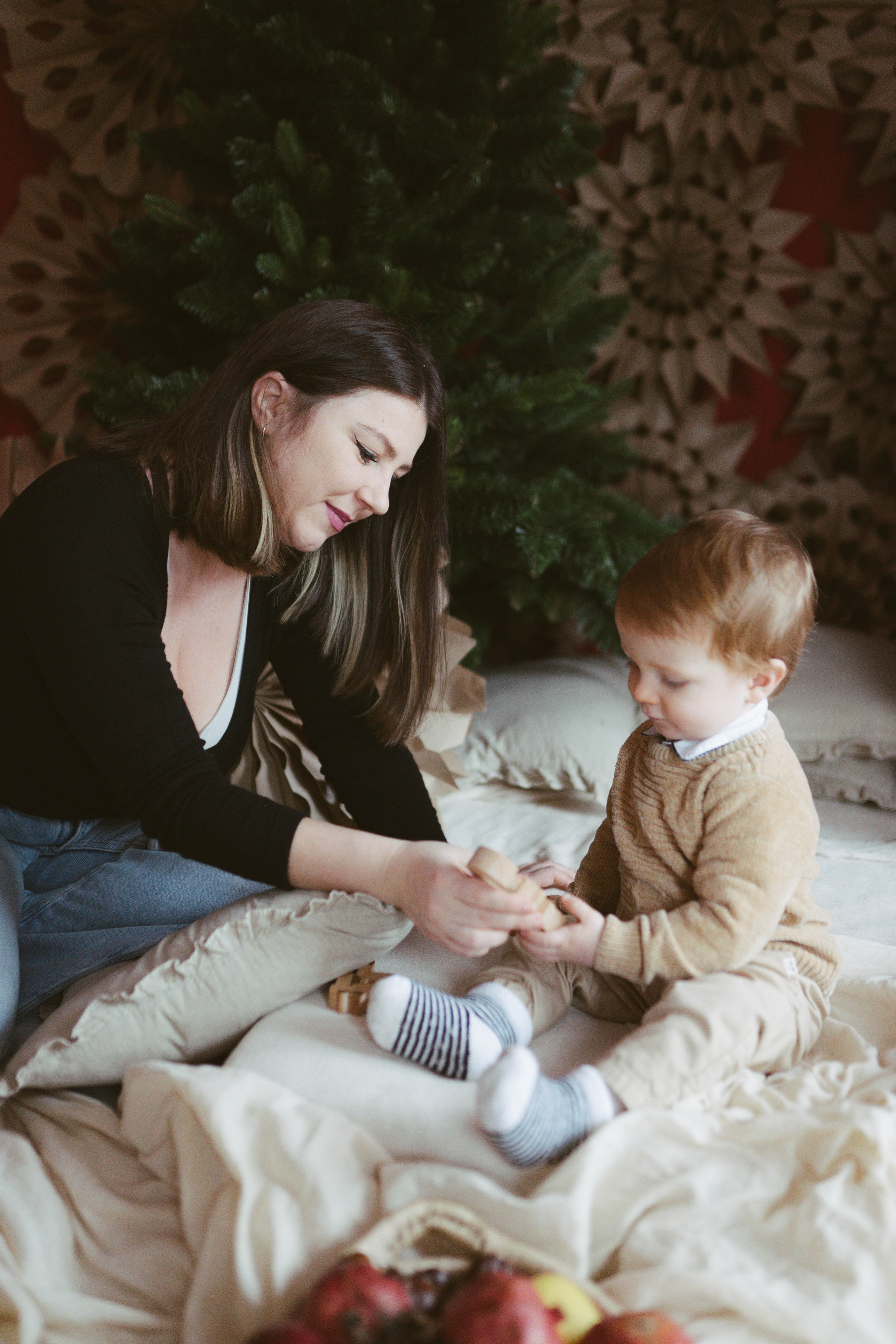 Poveste de Iarna Sesiune foto. Madalina Beda- Artist vizual, fotograf, doula la nastere, consultant babywearing Brasov si in toata tara