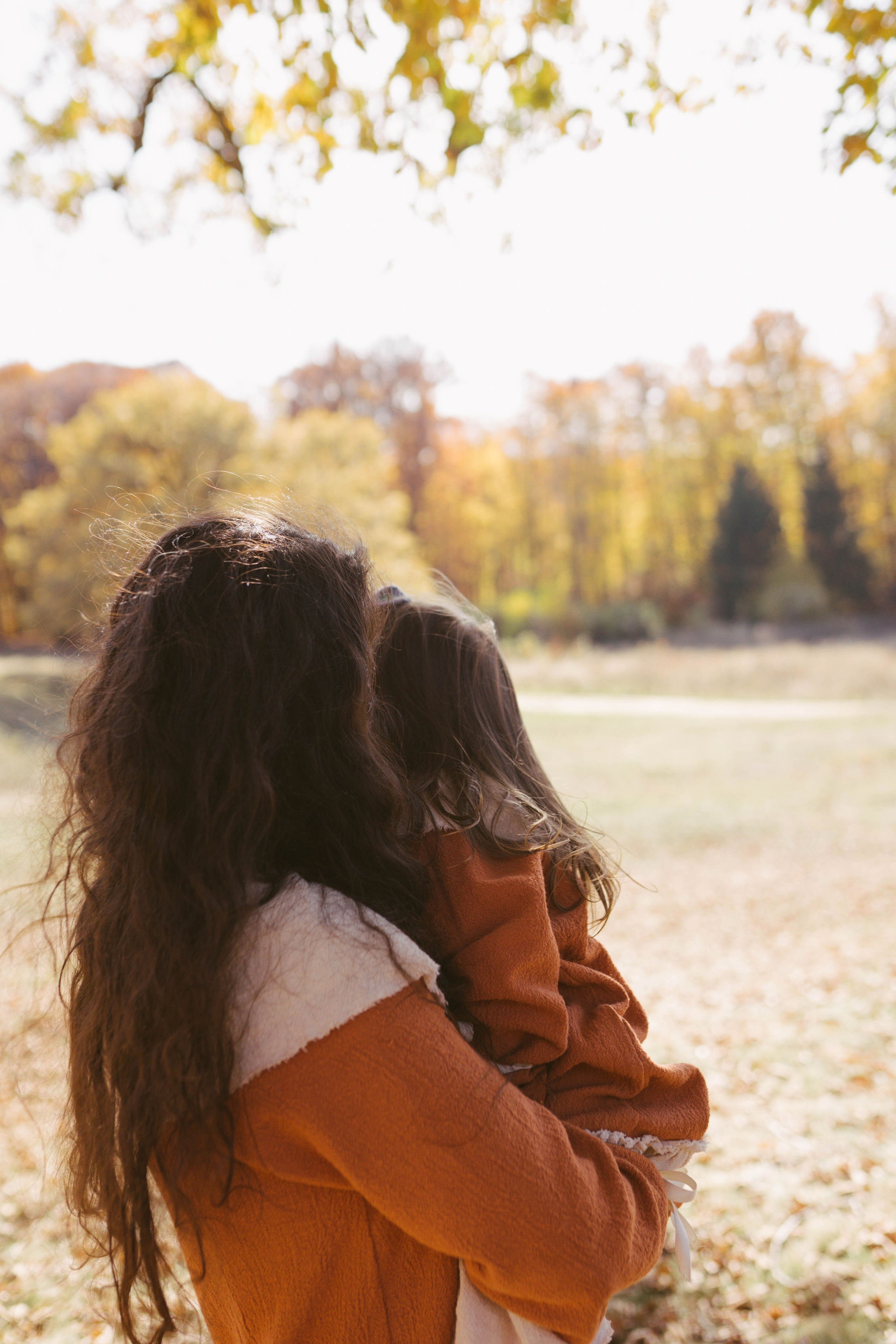 Poveste Toamna Colorata sesiune foto in natura toamna. Madalina Beda- Artist vizual, fotograf, doula la nastere, consultant babywearing Brasov si in toata tara