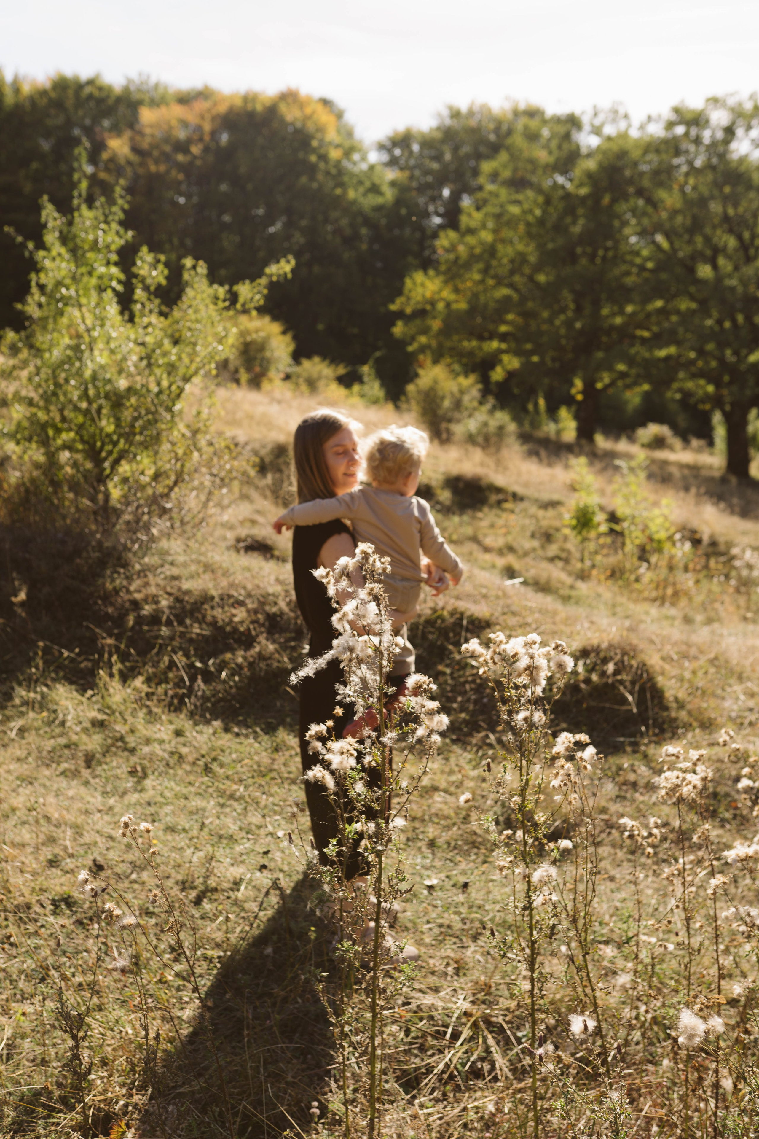 Poveste Toamna Colorata sesiune foto in natura toamna. Madalina Beda- Artist vizual, fotograf, doula la nastere, consultant babywearing Brasov si in toata tara