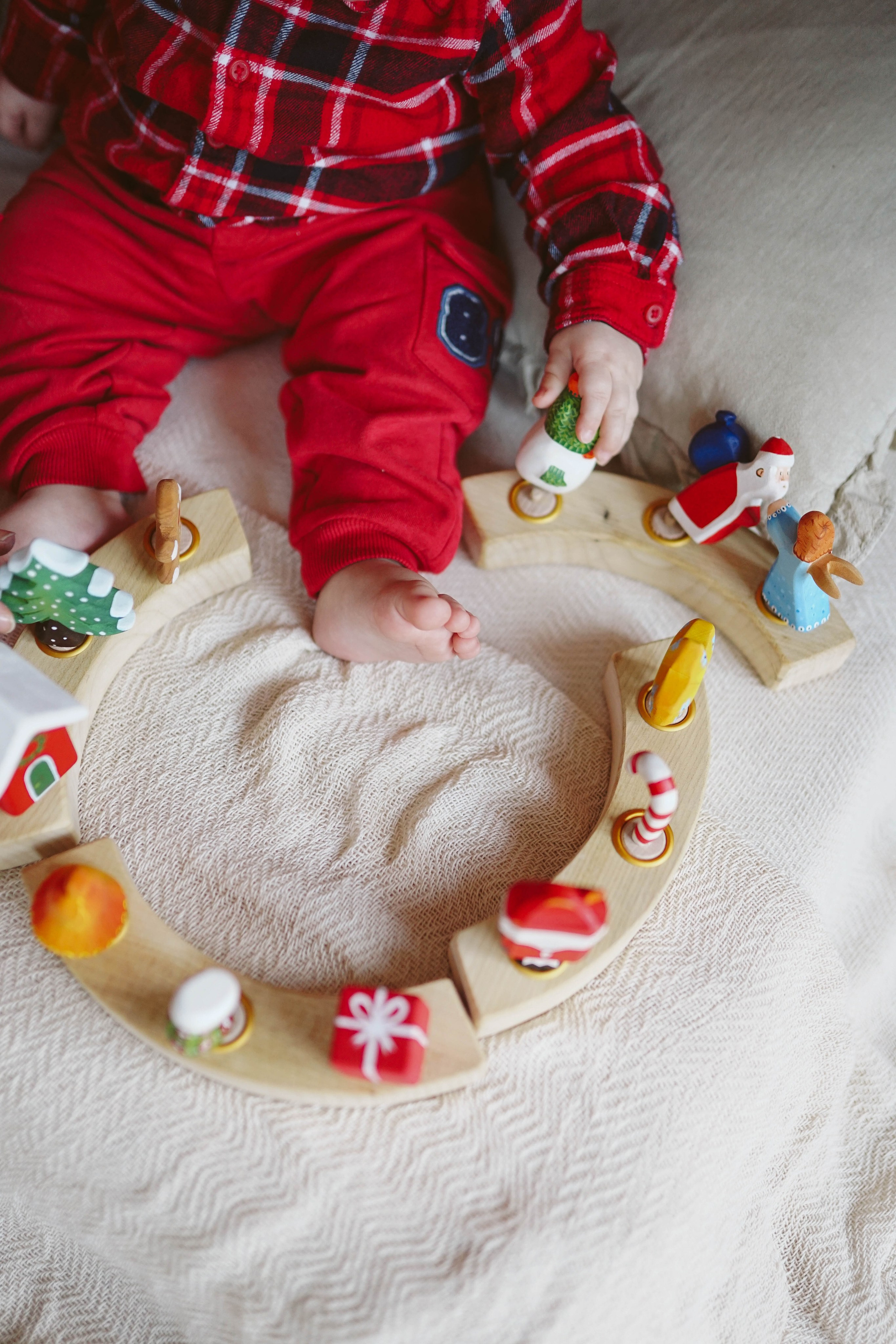 Poveste de Iarna Sesiune foto. Madalina Beda- Artist vizual, fotograf, doula la nastere, consultant babywearing Brasov si in toata tara